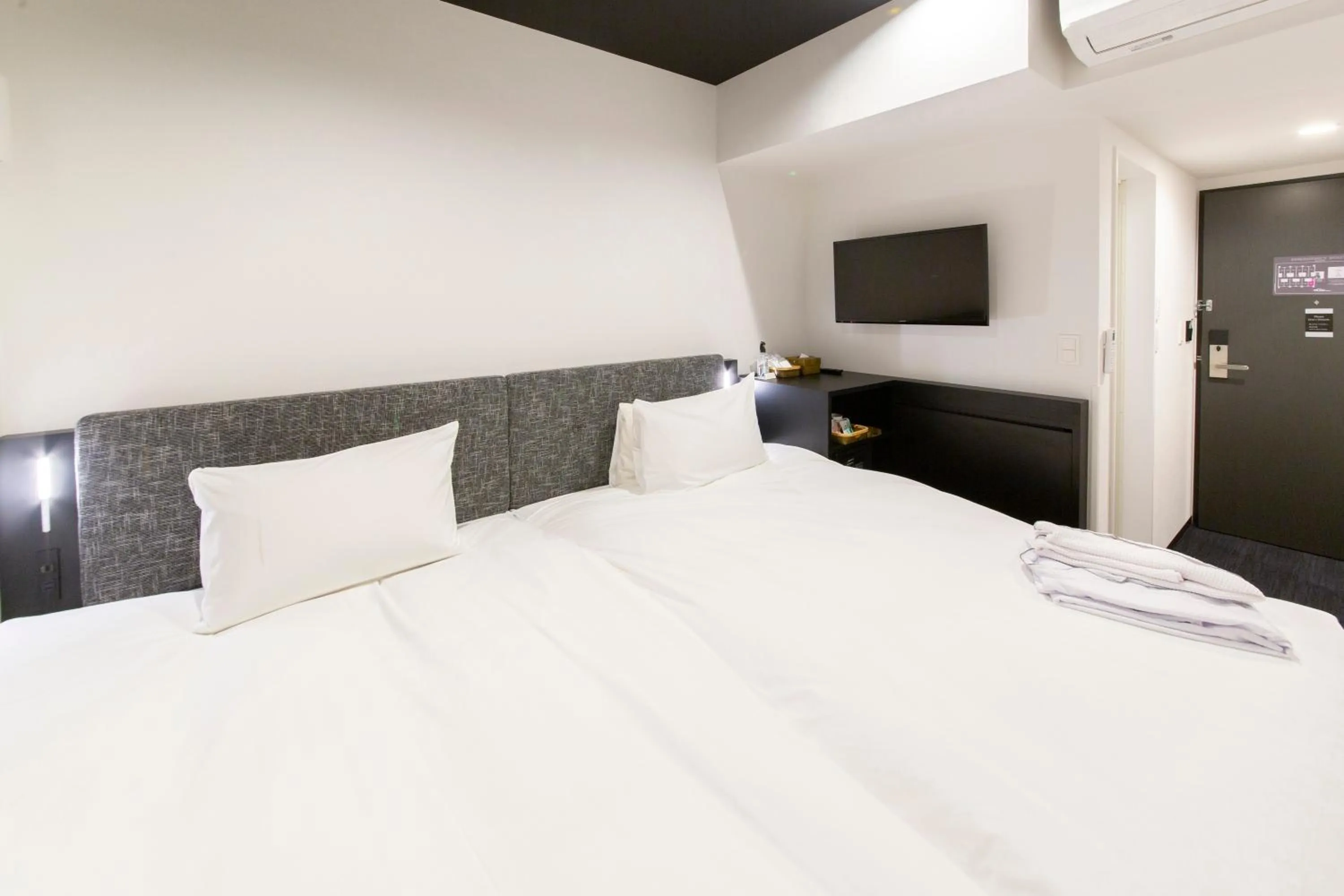 Photo of the whole room, Bed in HOTEL TRAD Replay