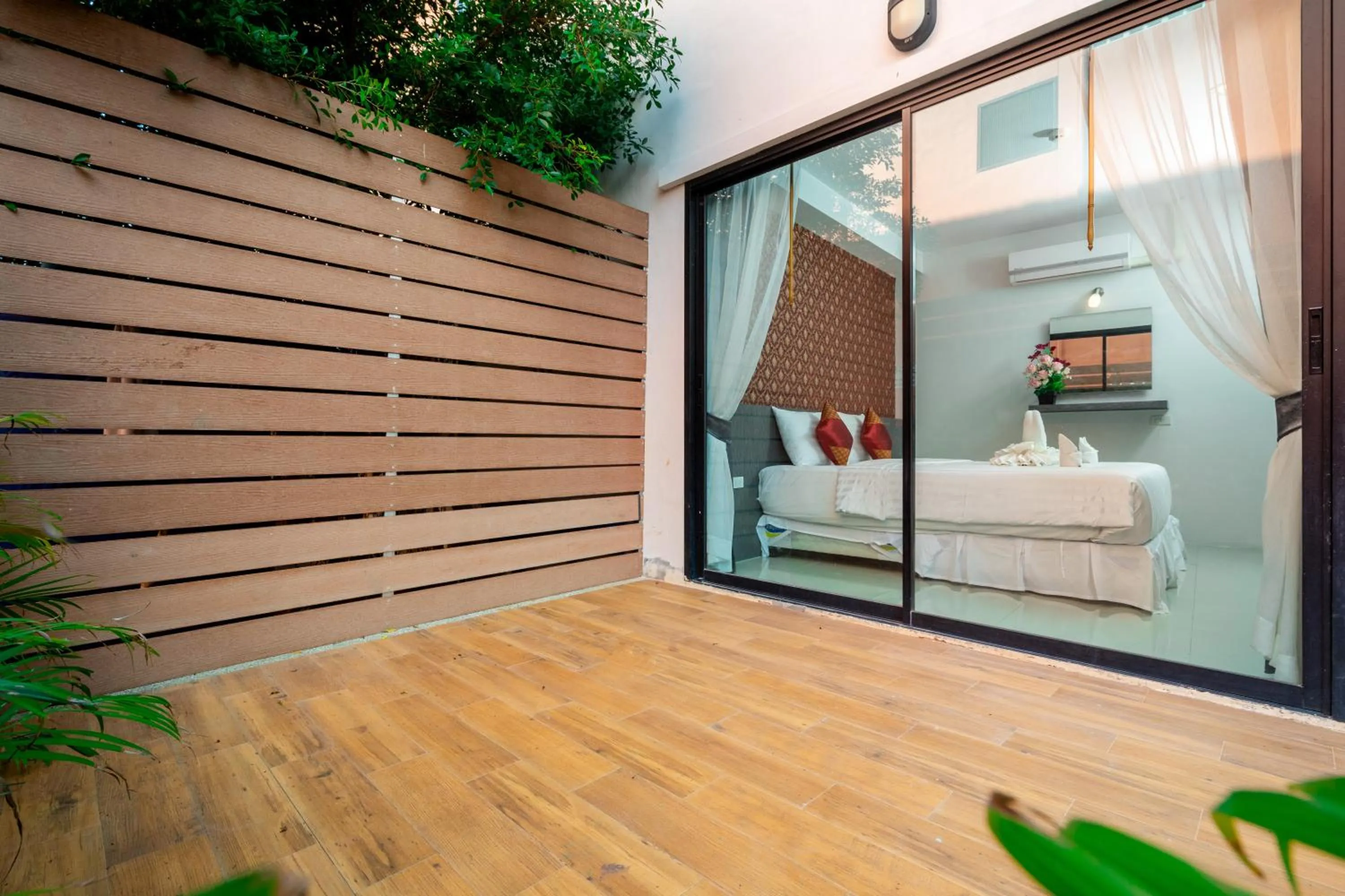 Balcony/Terrace, Bed in The Thames Pool Access Resort & Villa - SHA Extra Plus