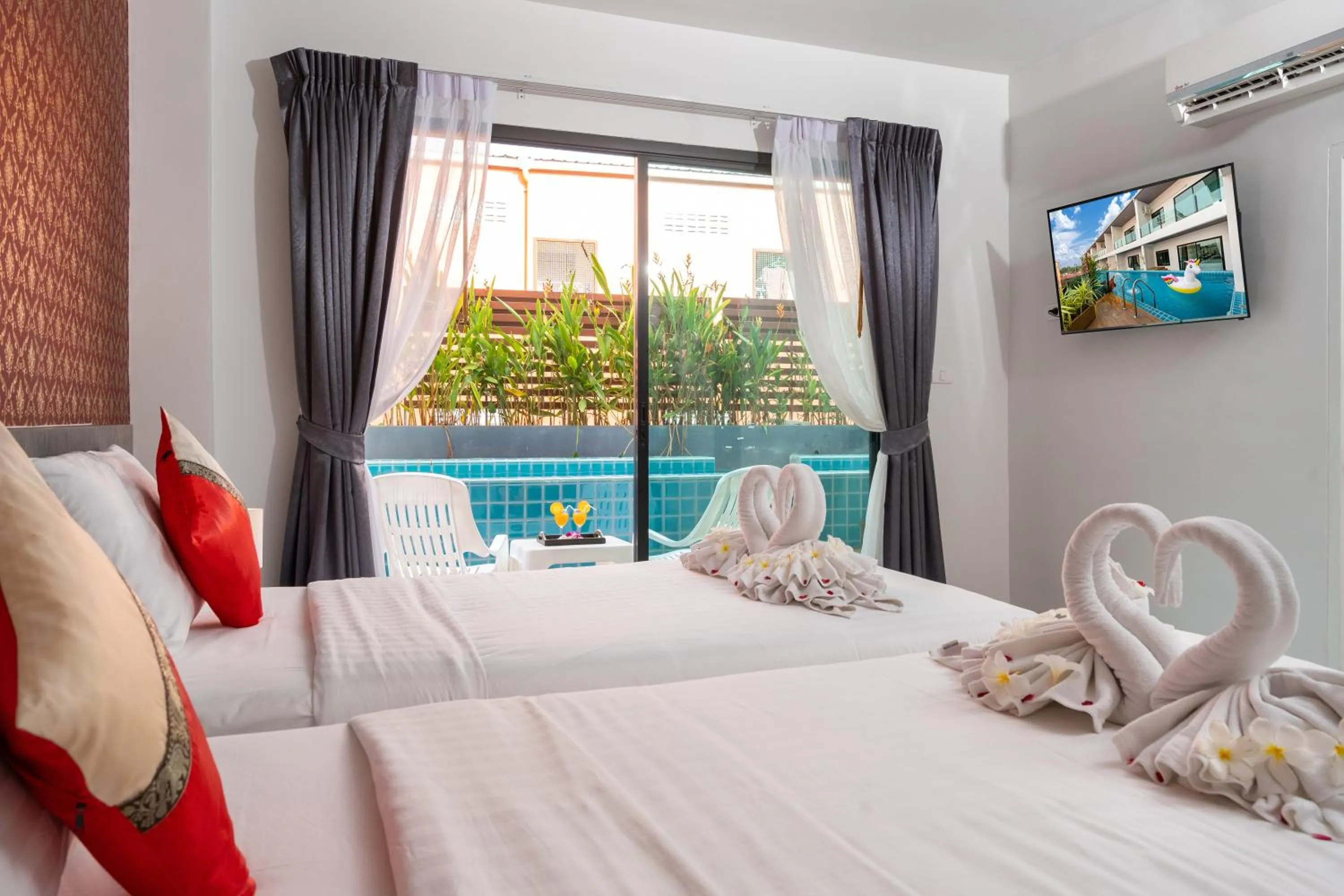 Garden view, Bed in The Thames Pool Access Resort & Villa - SHA Extra Plus