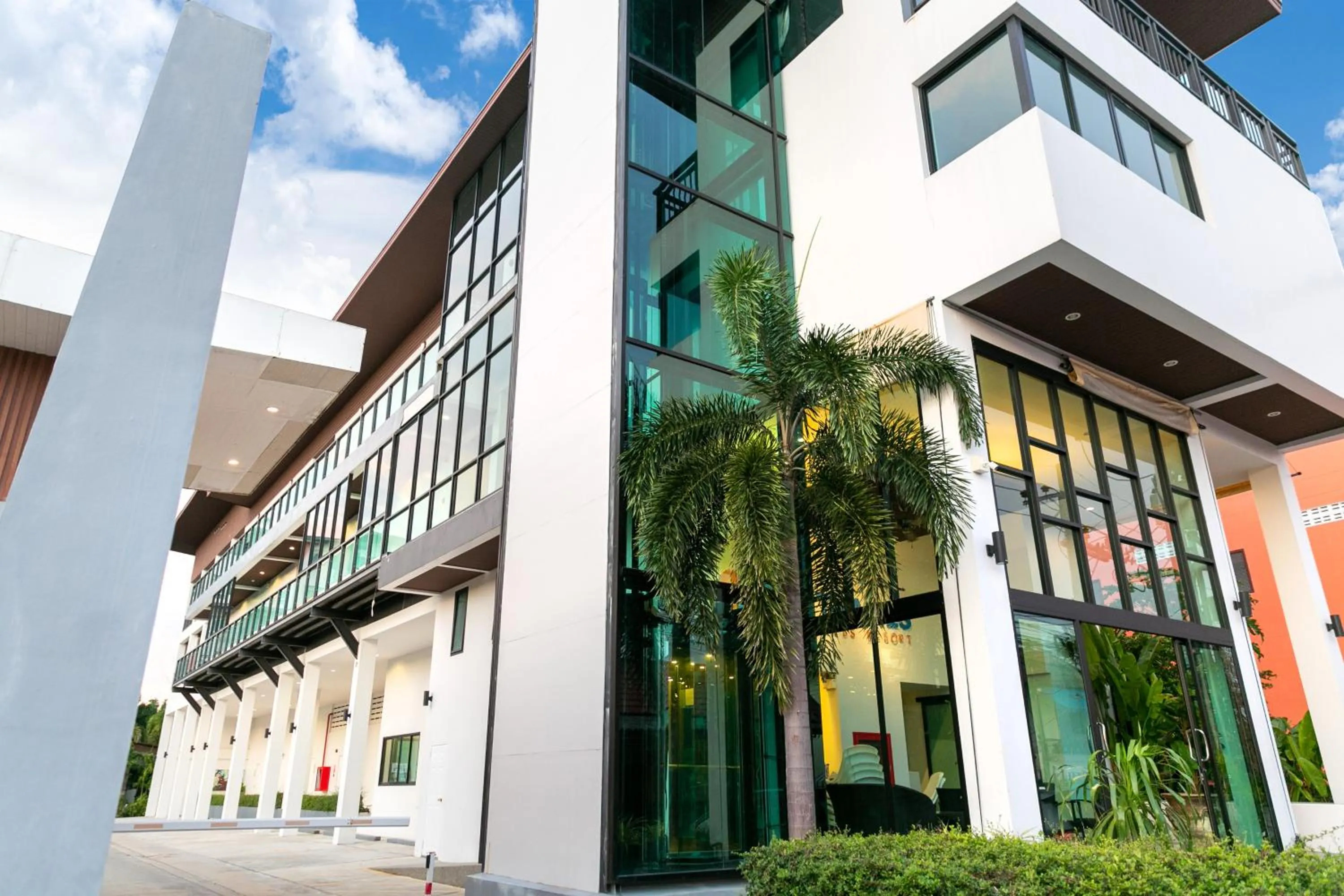 Property building in The Thames Pool Access Resort & Villa - SHA Extra Plus