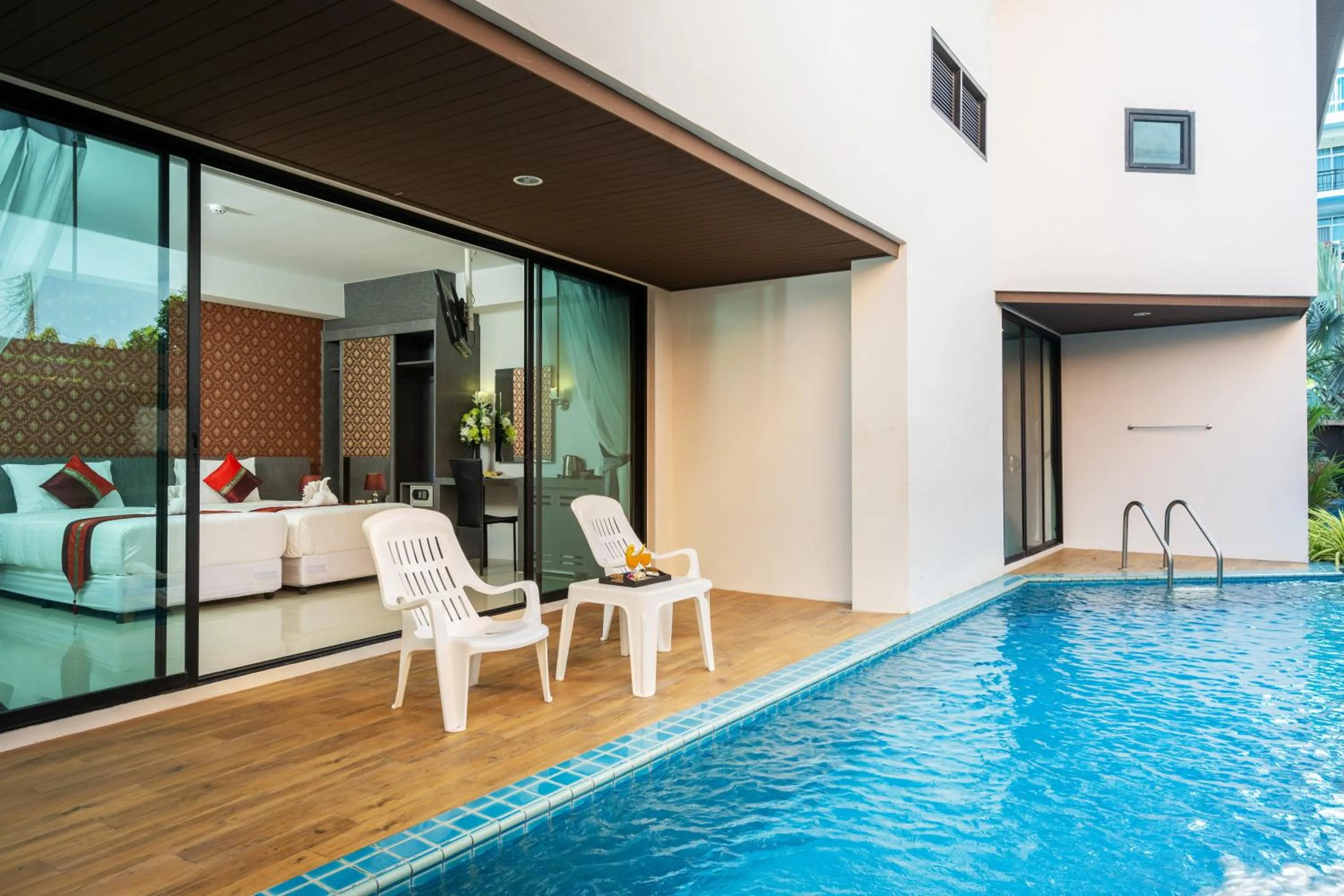 Patio in The Thames Pool Access Resort & Villa - SHA Extra Plus