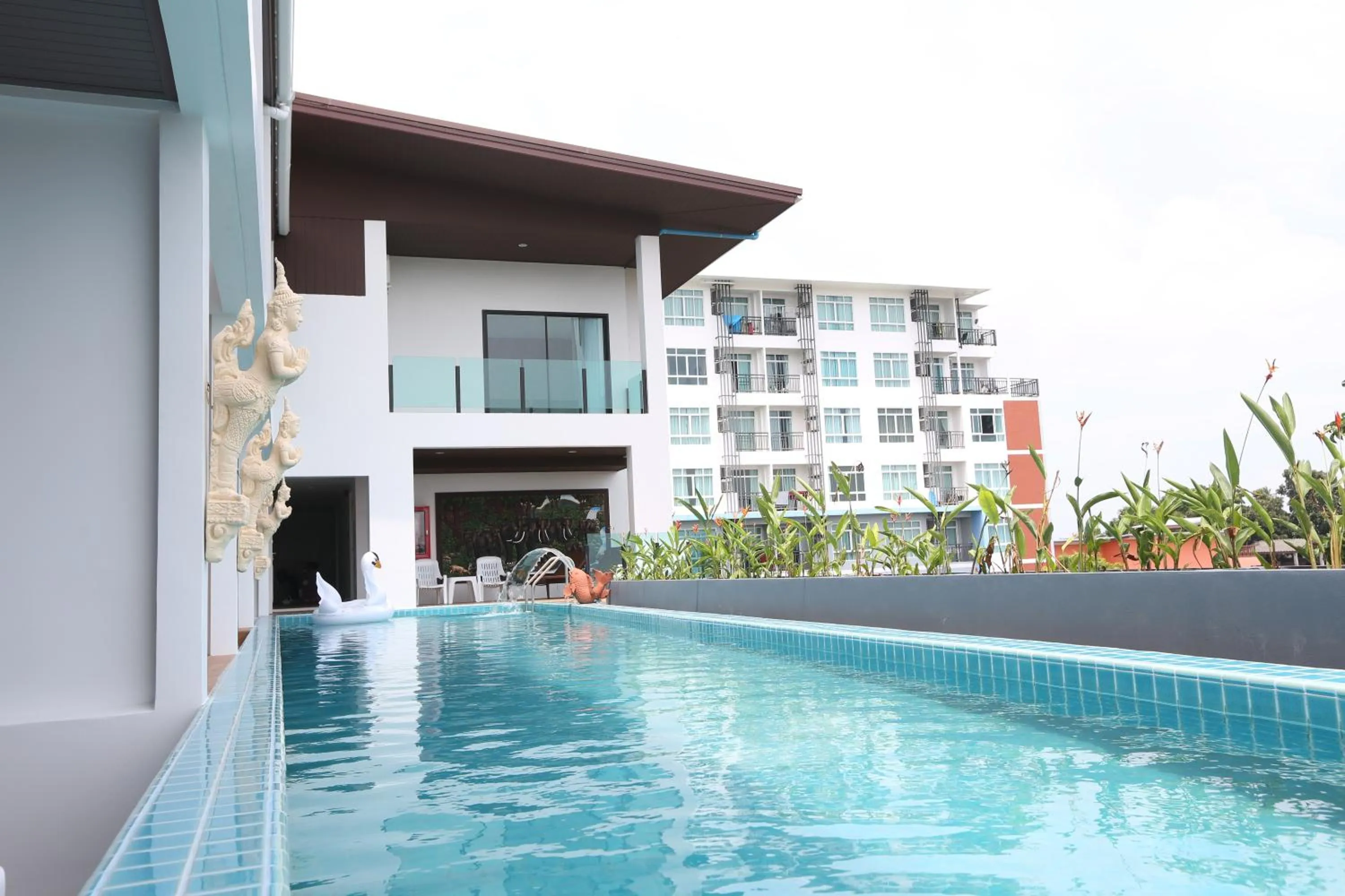 Property building in The Thames Pool Access Resort & Villa - SHA Extra Plus