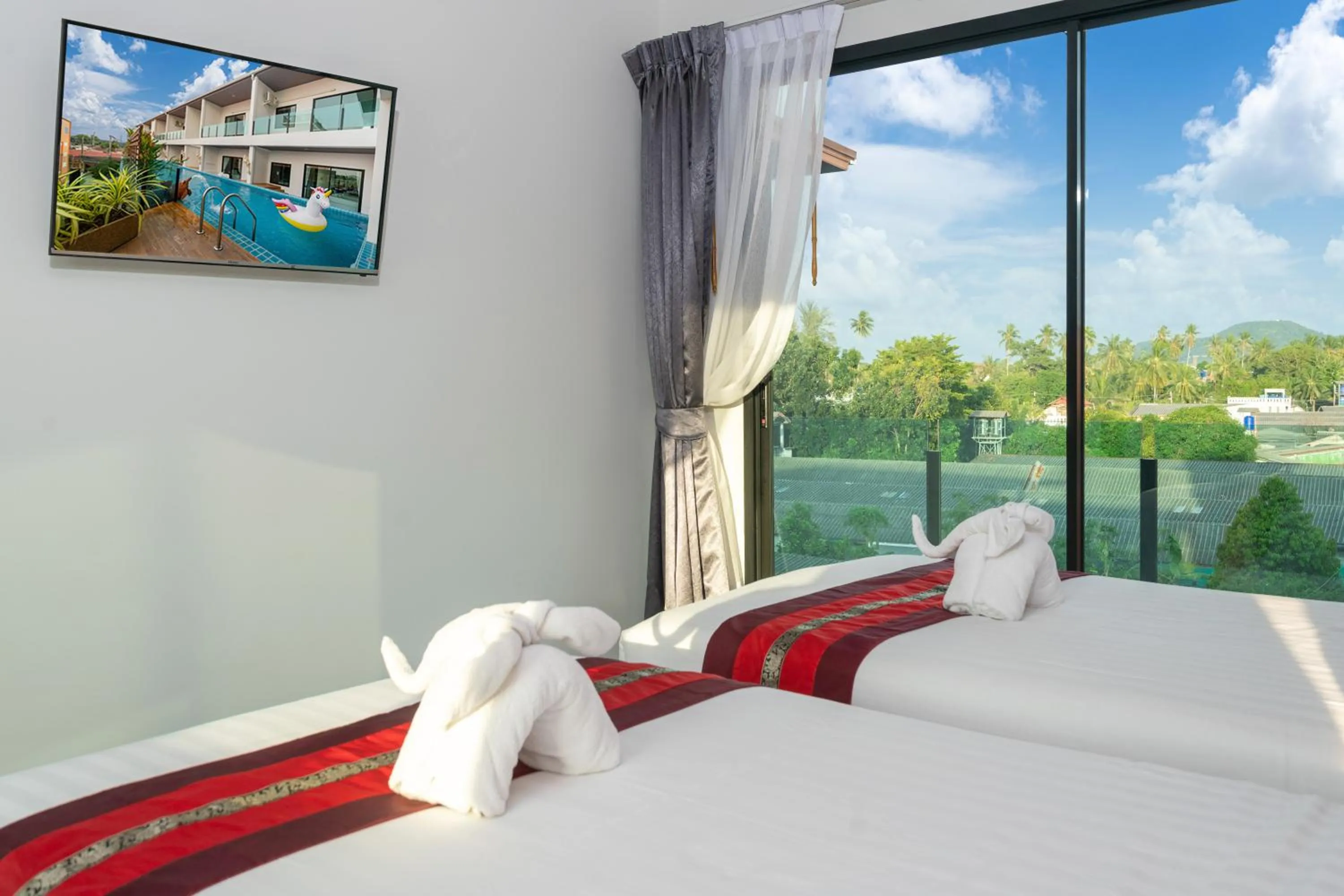 Bed in The Thames Pool Access Resort & Villa - SHA Extra Plus