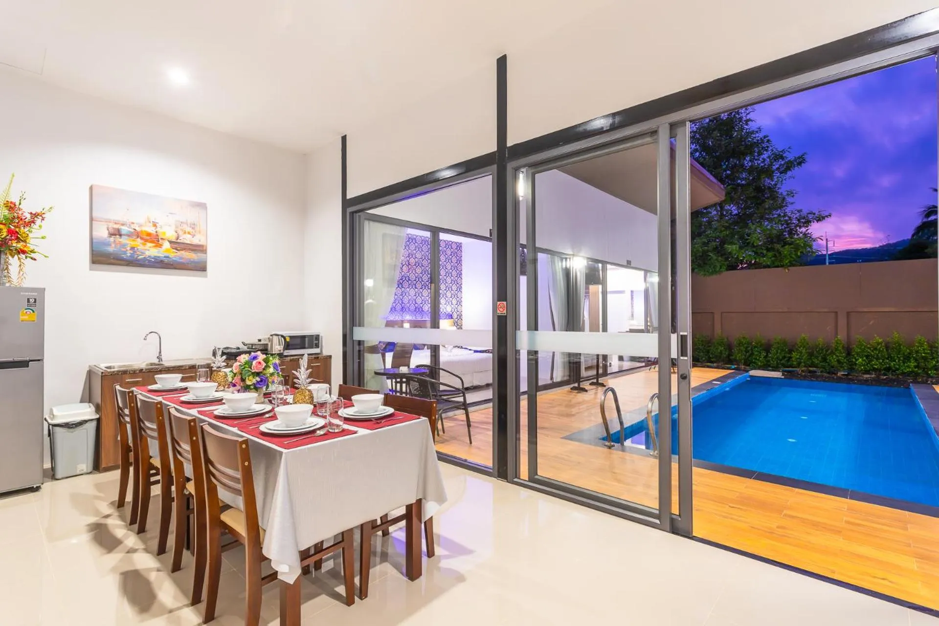 Restaurant/places to eat in The Thames Pool Access Resort & Villa - SHA Extra Plus