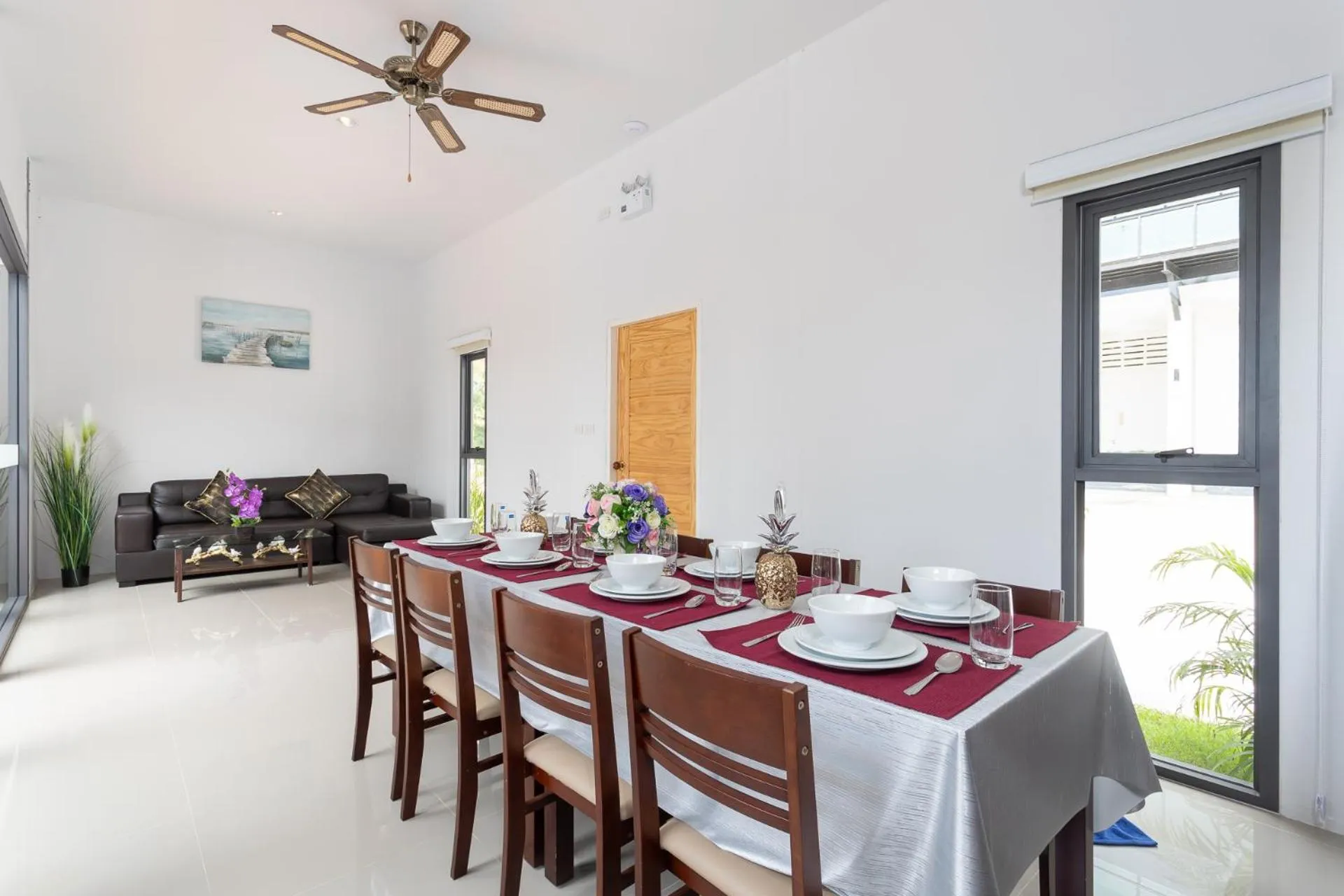 Restaurant/places to eat in The Thames Pool Access Resort & Villa - SHA Extra Plus