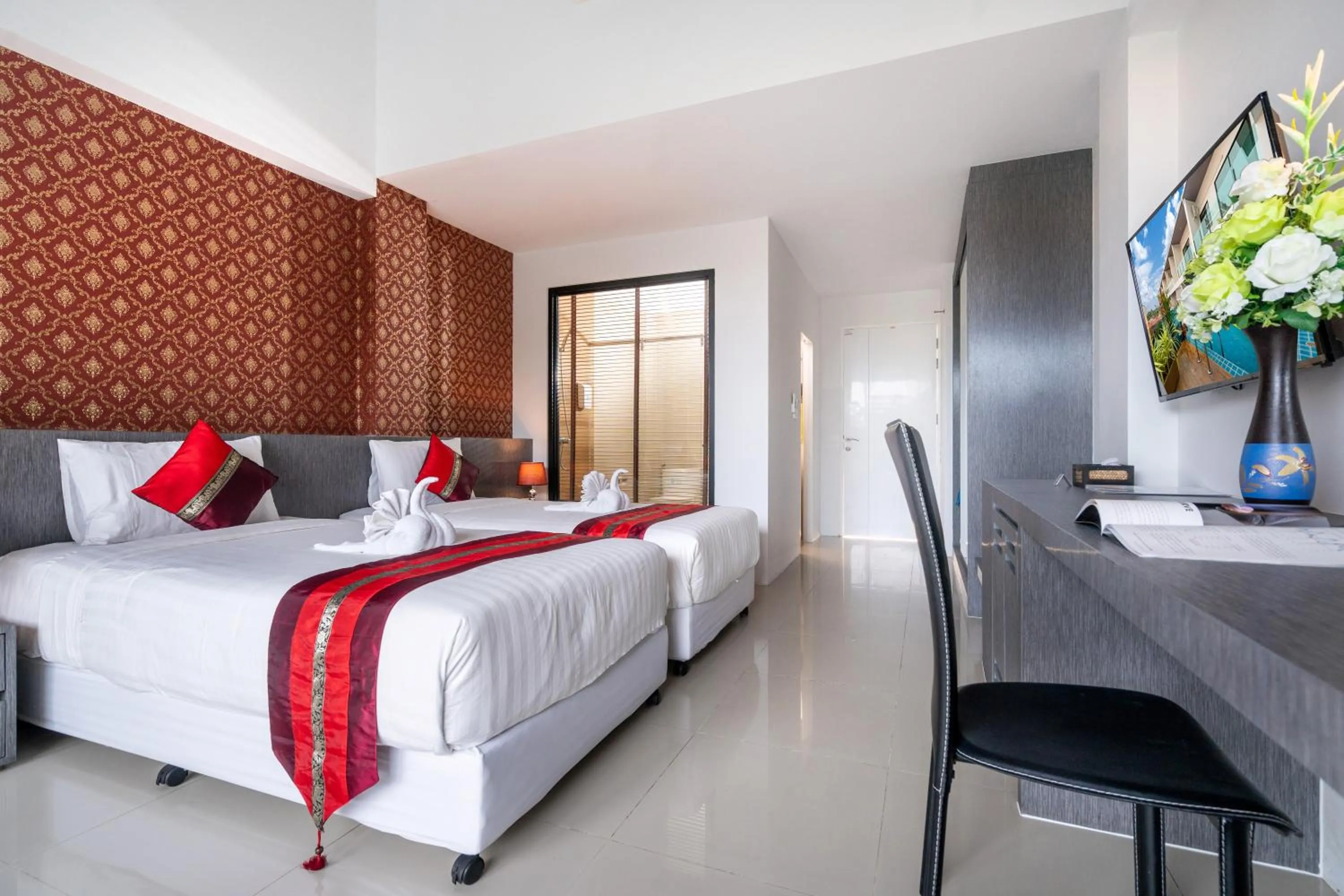 Photo of the whole room, Bed in The Thames Pool Access Resort & Villa - SHA Extra Plus