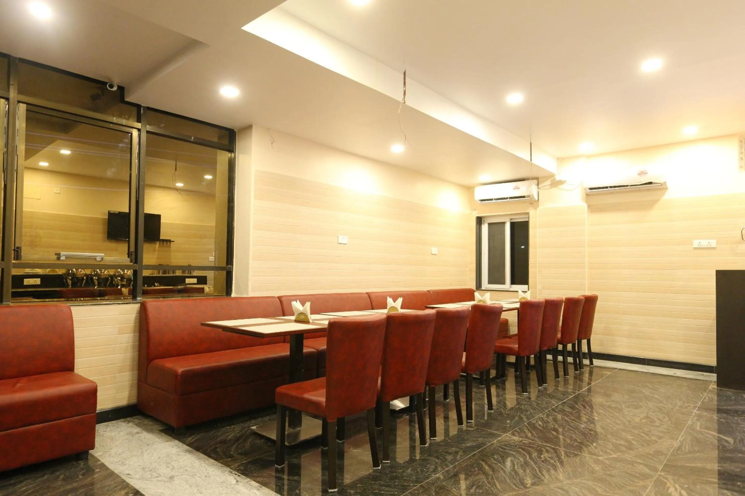 Restaurant/places to eat in Hotel Ramcharan Residency, Tirupati