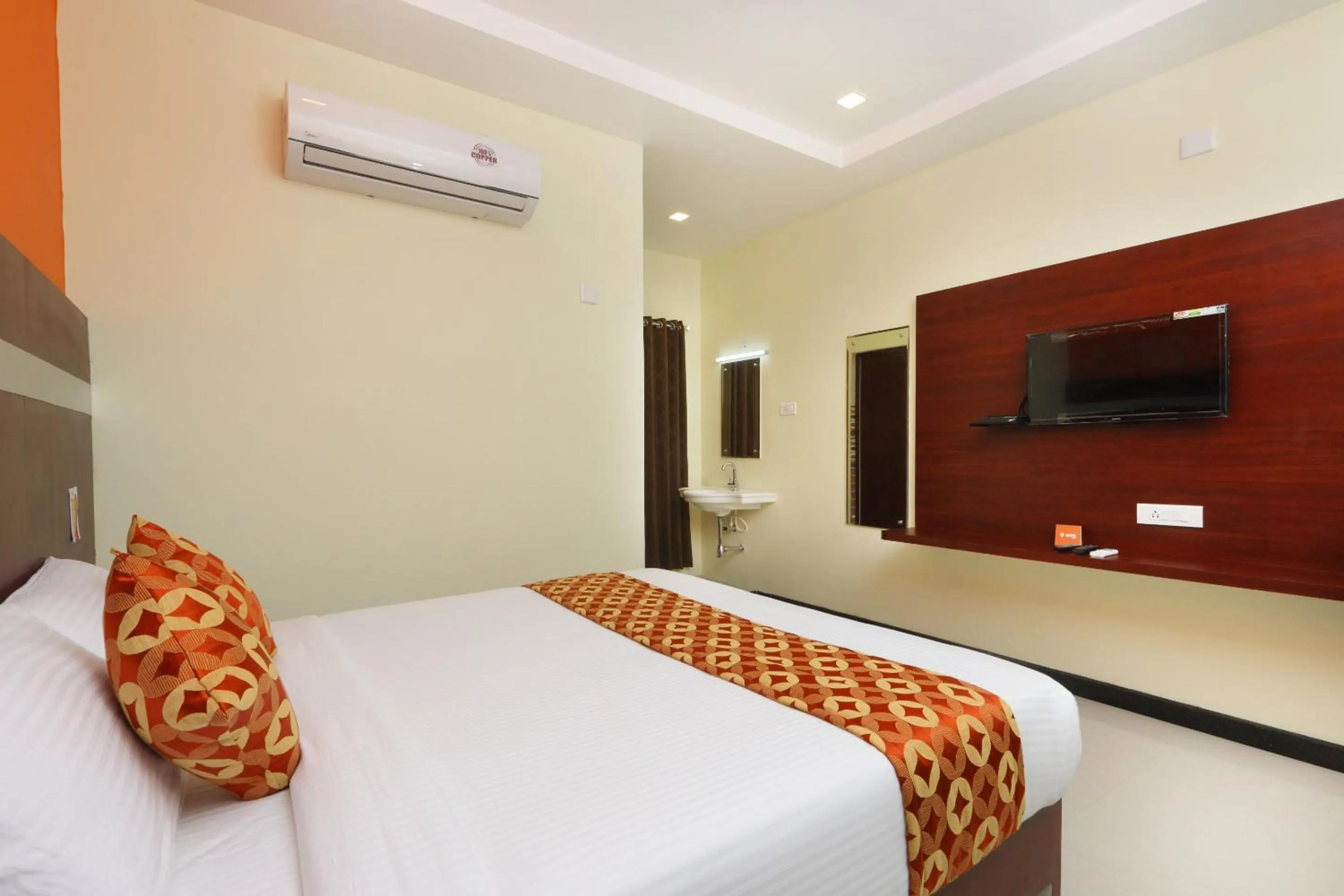 Photo of the whole room, Bed in Hotel Ramcharan Residency, Tirupati