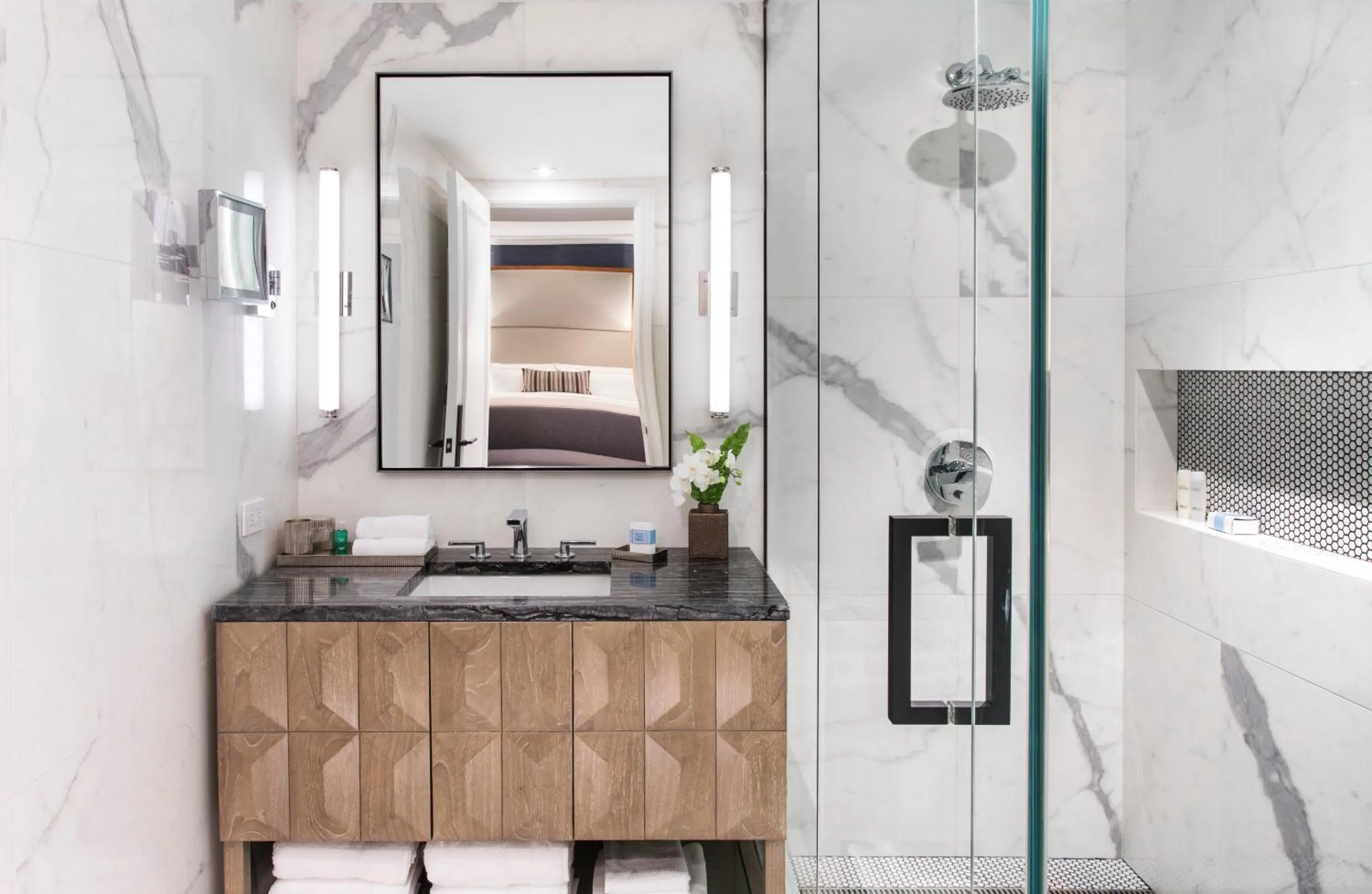 Photo of the whole room in Omni Berkshire Place