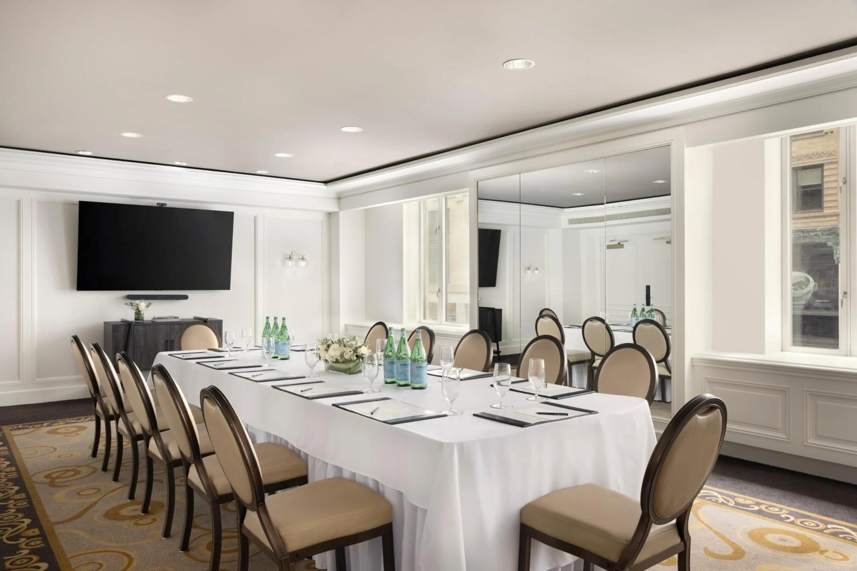 Meeting/conference room in Omni Berkshire Place