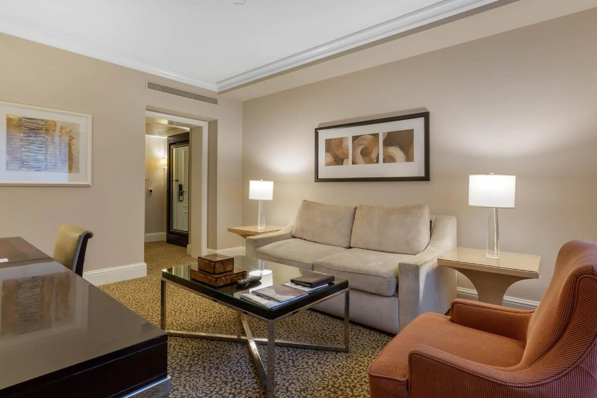 Photo of the whole room in Omni Berkshire Place