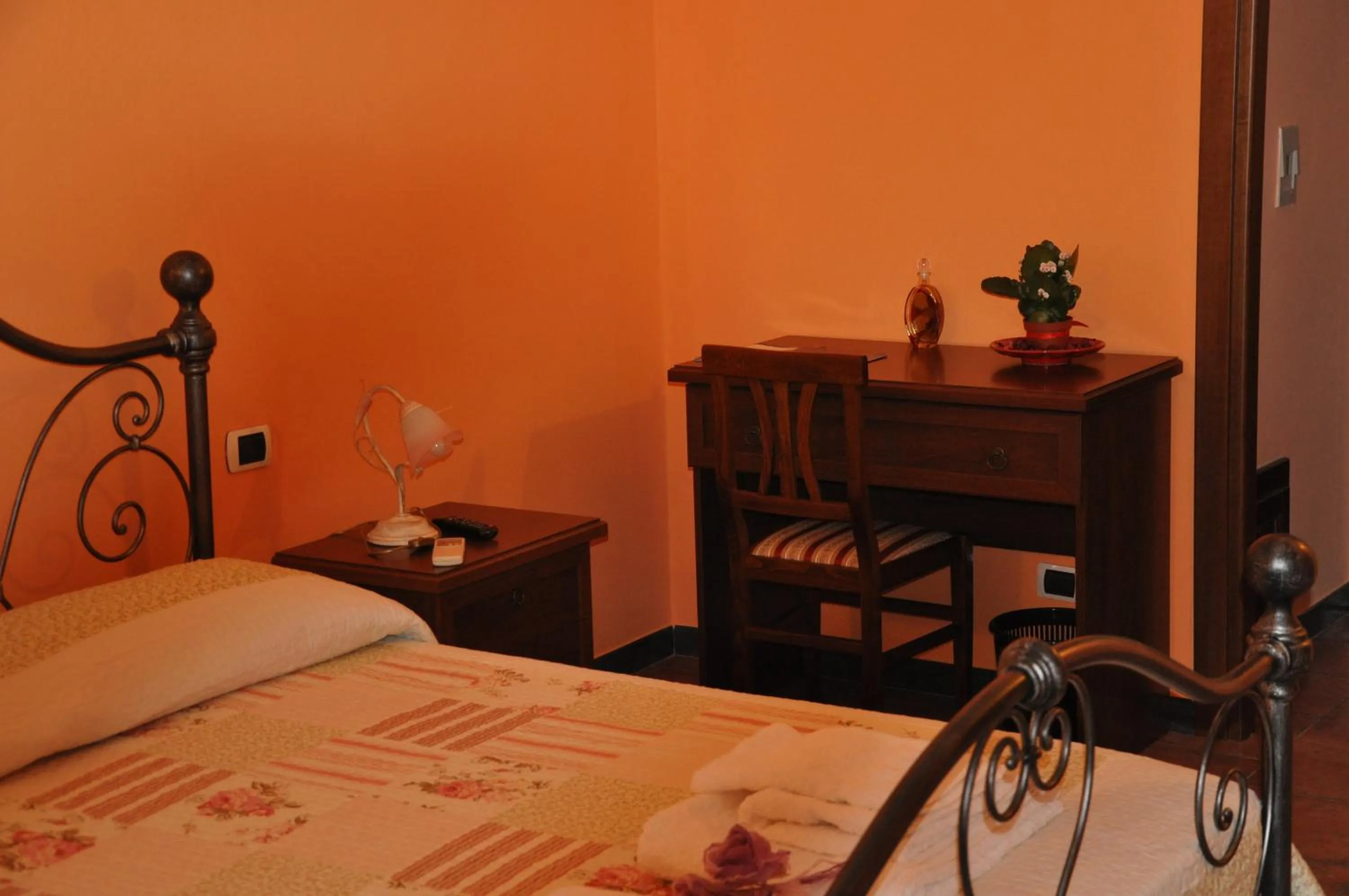 Decorative detail, Bed in B&B Gassa d'Amante