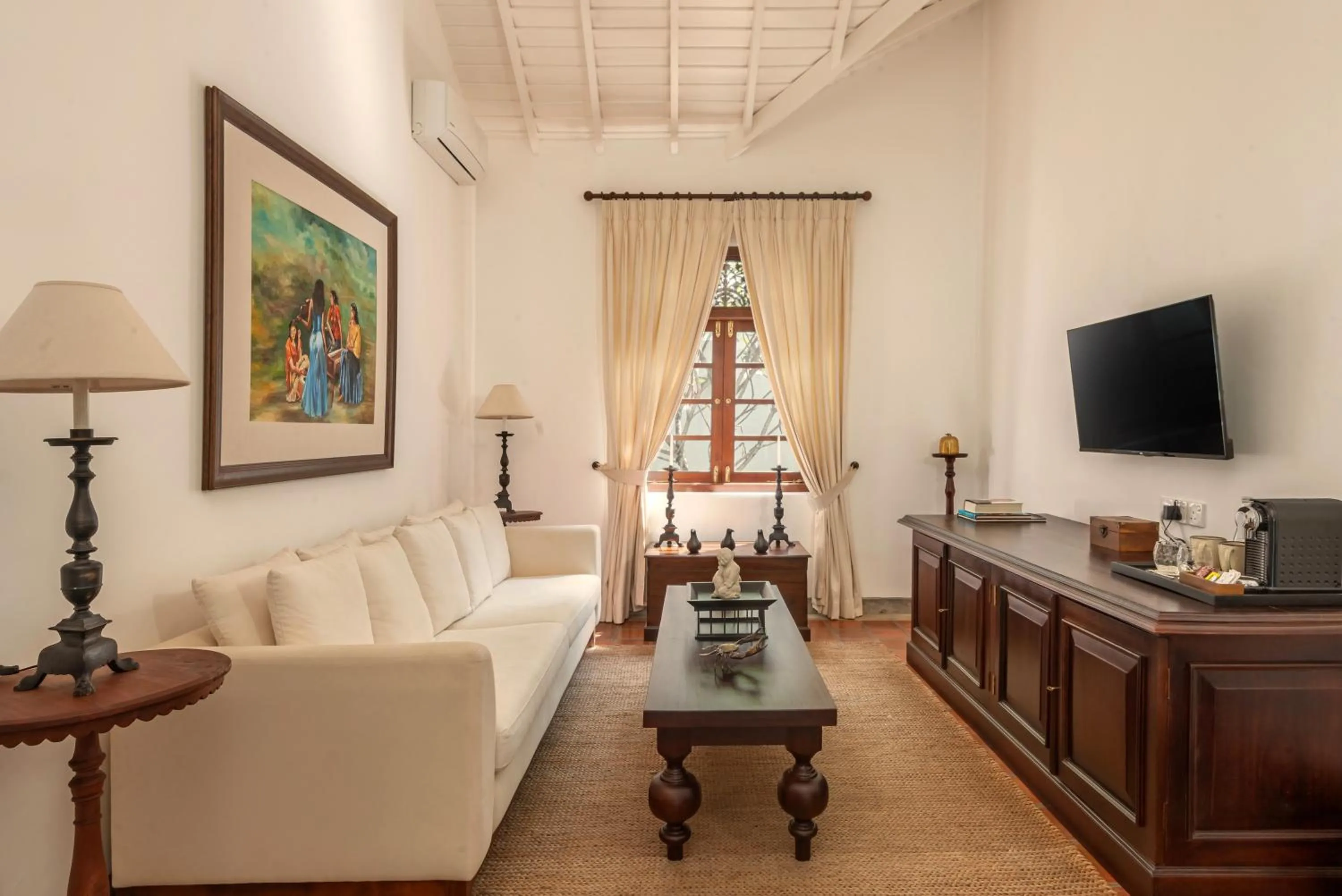 TV and multimedia in Uga Riva - Negombo