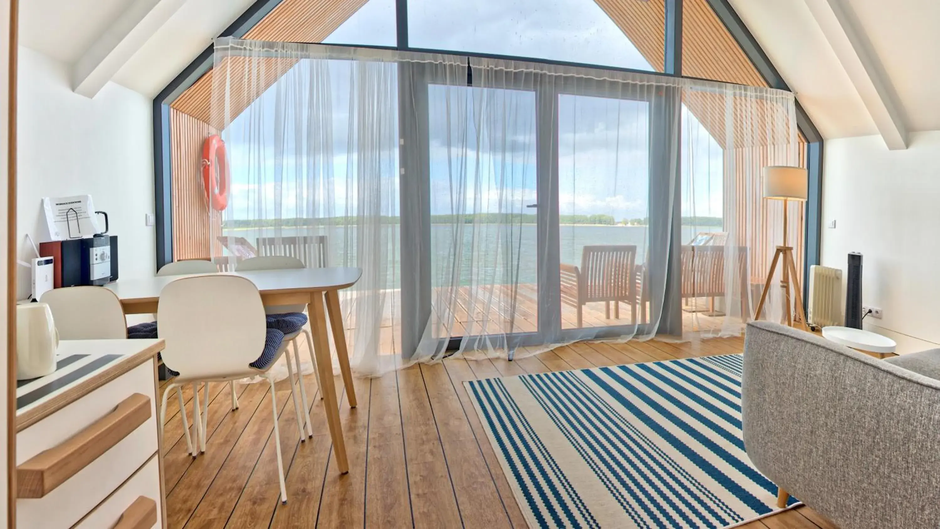 House on the Water De Luxe in Domy na Wodzie na Mazurach House on the Water De Luxe in Domy na Wodzie na Mazurach