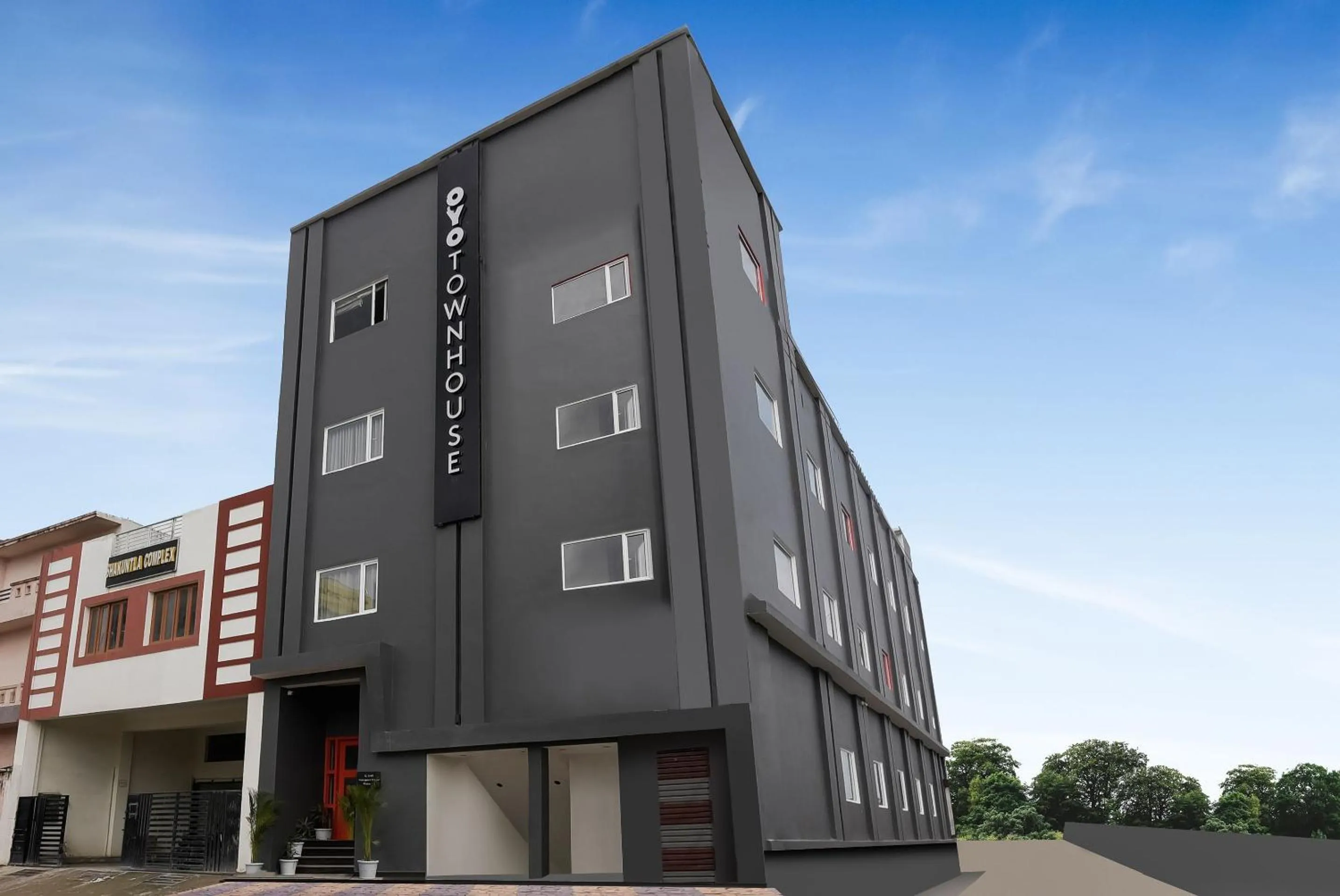 Facade/entrance in Townhouse The Awadh Airport