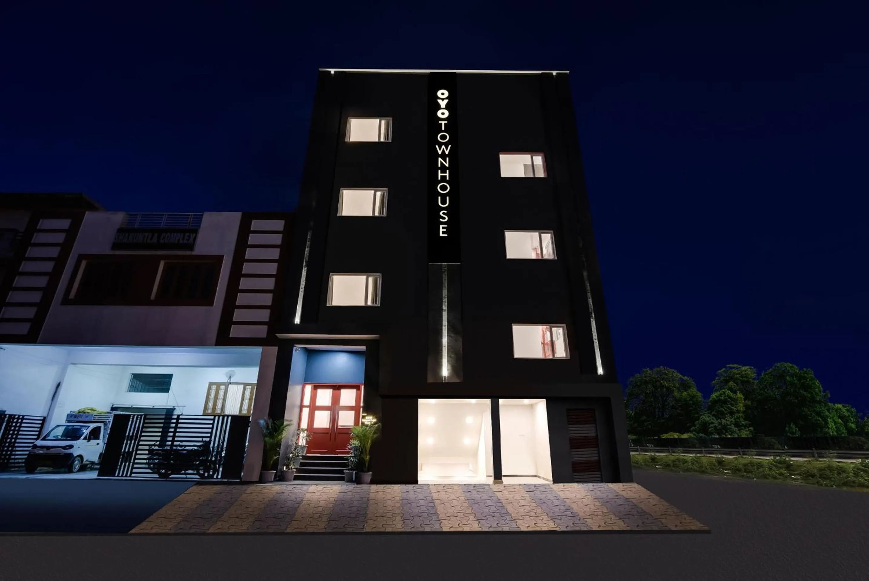 Facade/entrance in Townhouse The Awadh Airport