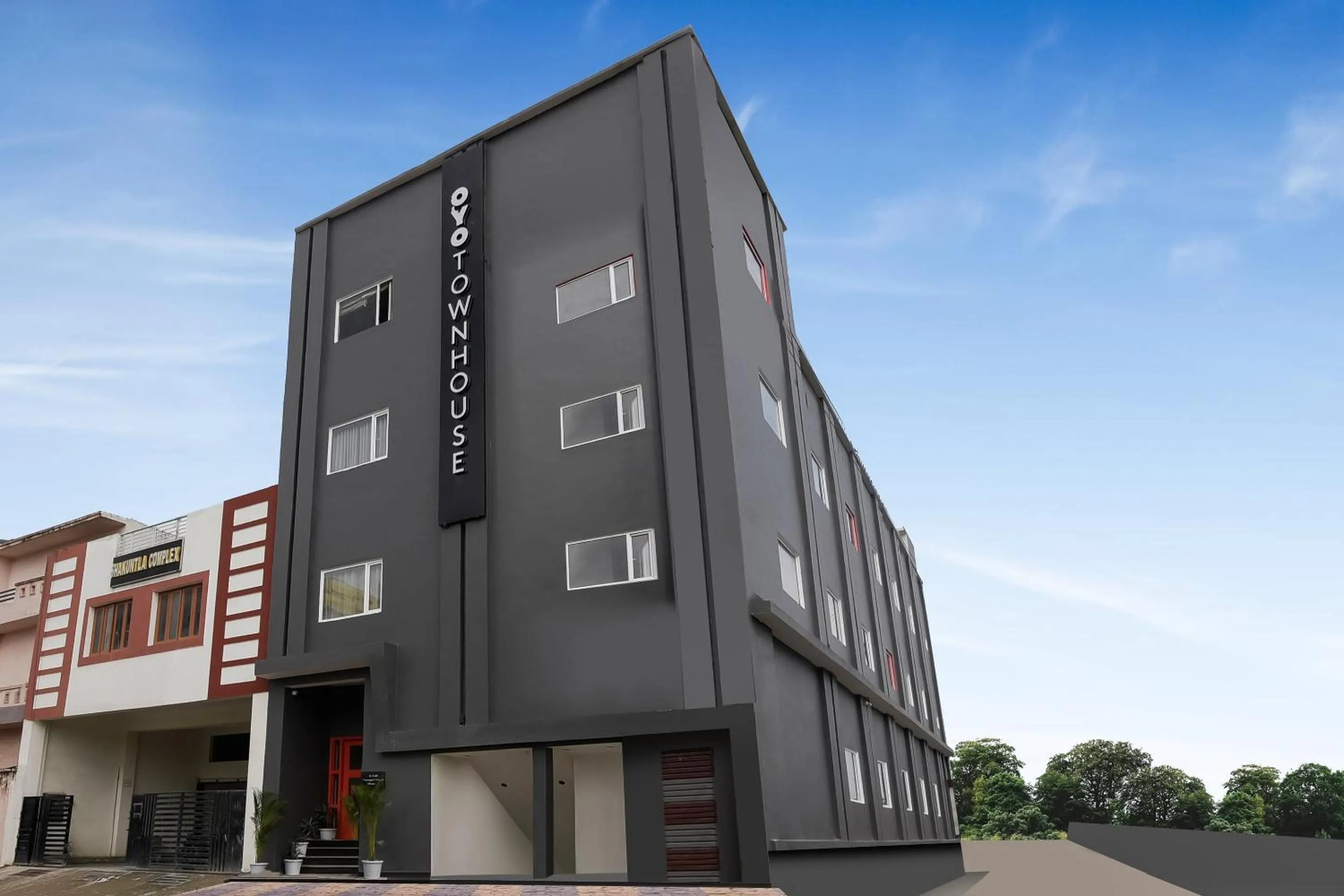 Facade/entrance in Townhouse The Awadh Airport