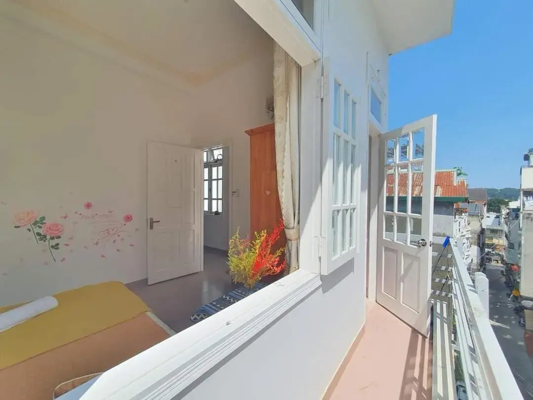 Deluxe Queen Room with Two Queen Beds in Conico Đà Lạt Hotel Deluxe Queen Room with Two Queen Beds in Conico Đà Lạt Hotel