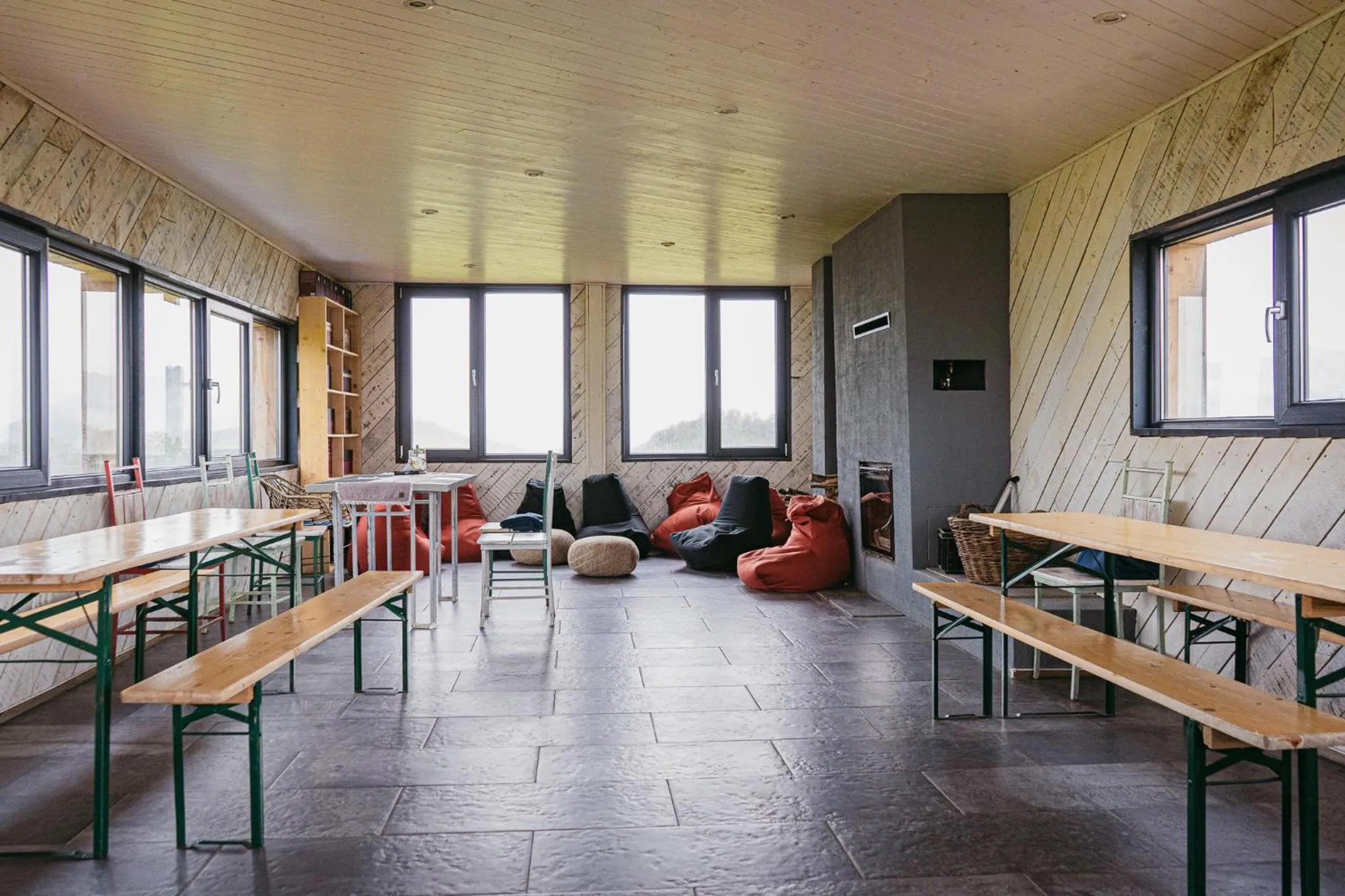 Restaurant/places to eat in Ursa Mica Glamping Resort