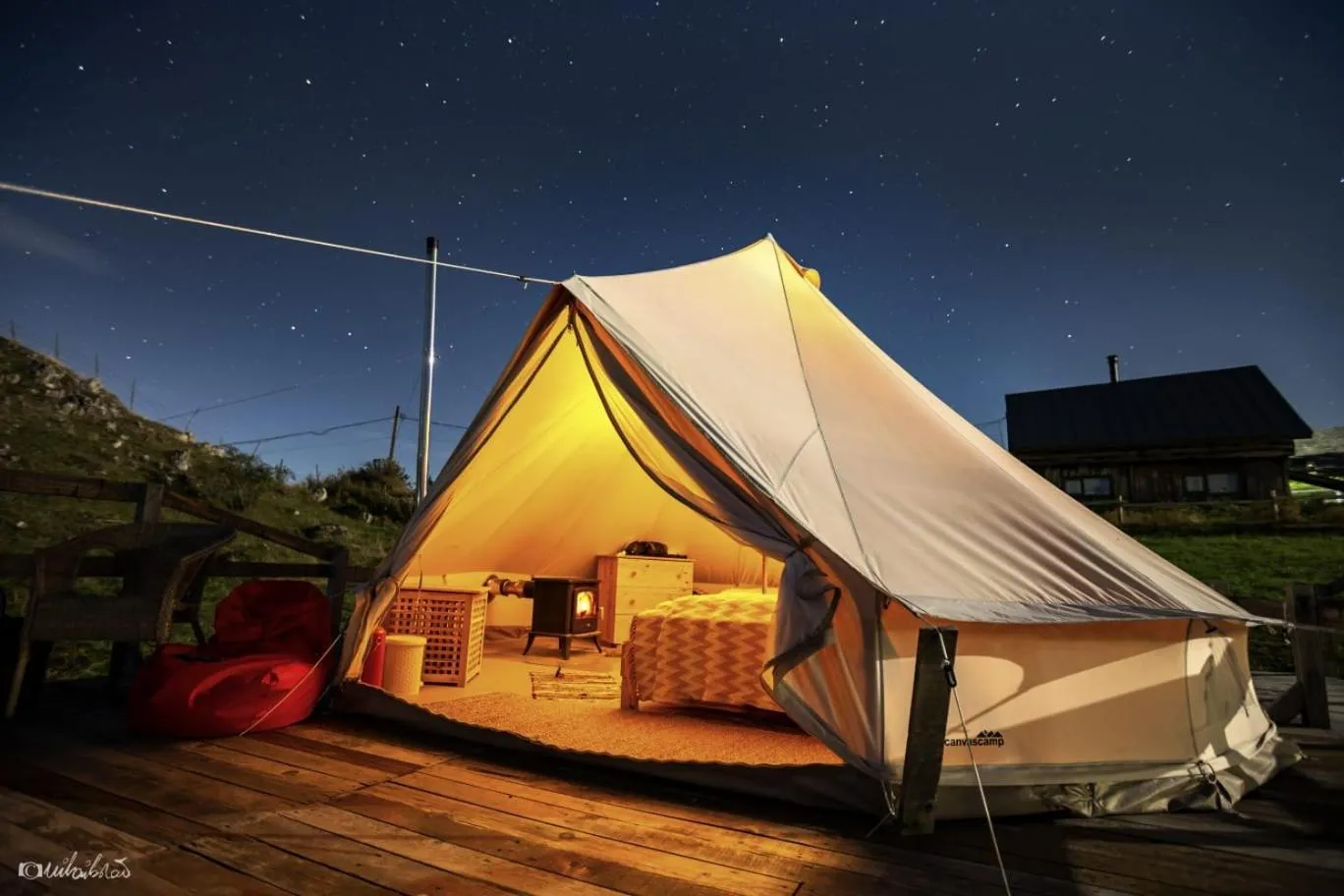 Night in Ursa Mica Glamping Resort