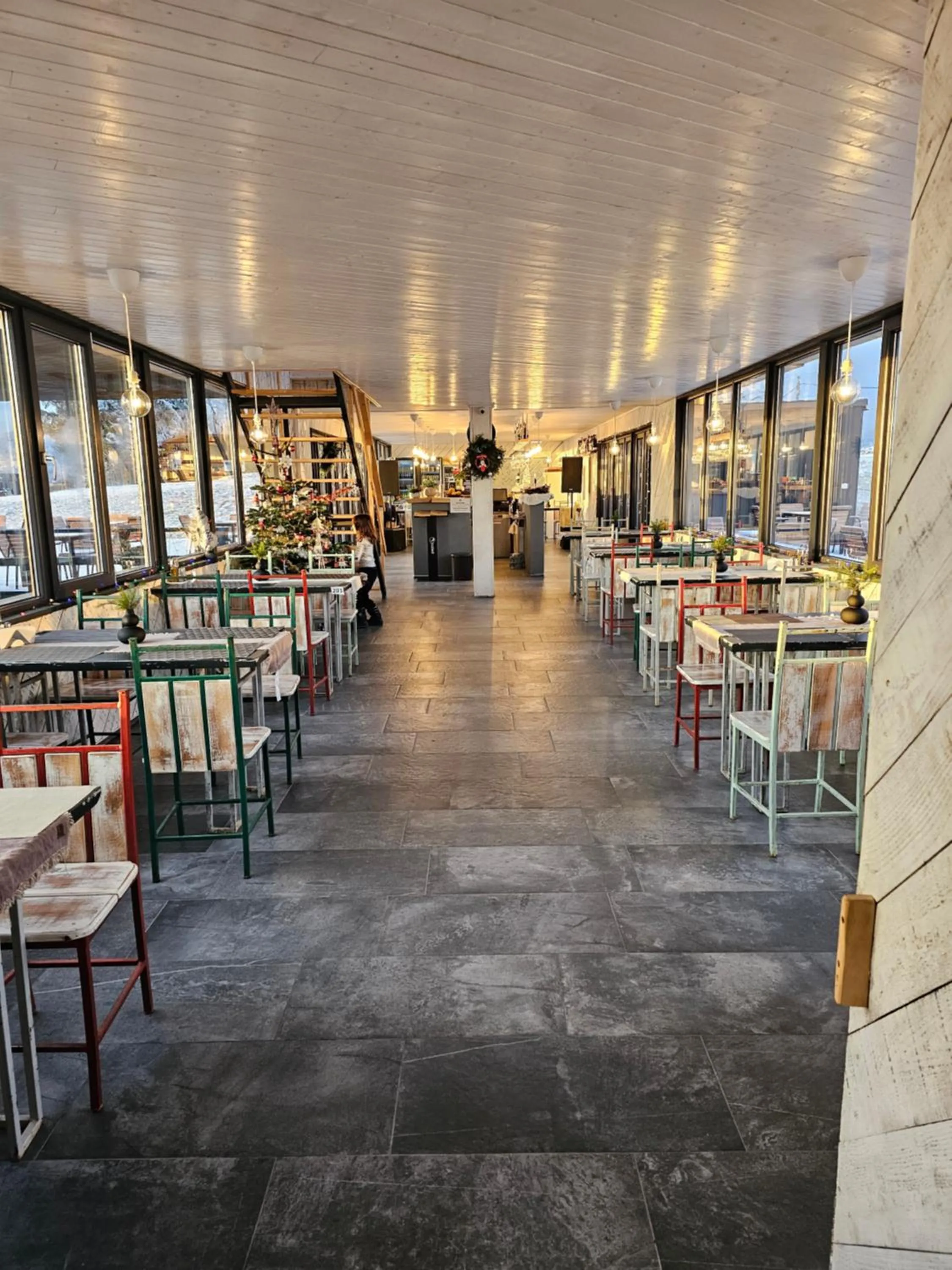 Restaurant/places to eat in Ursa Mica Glamping Resort