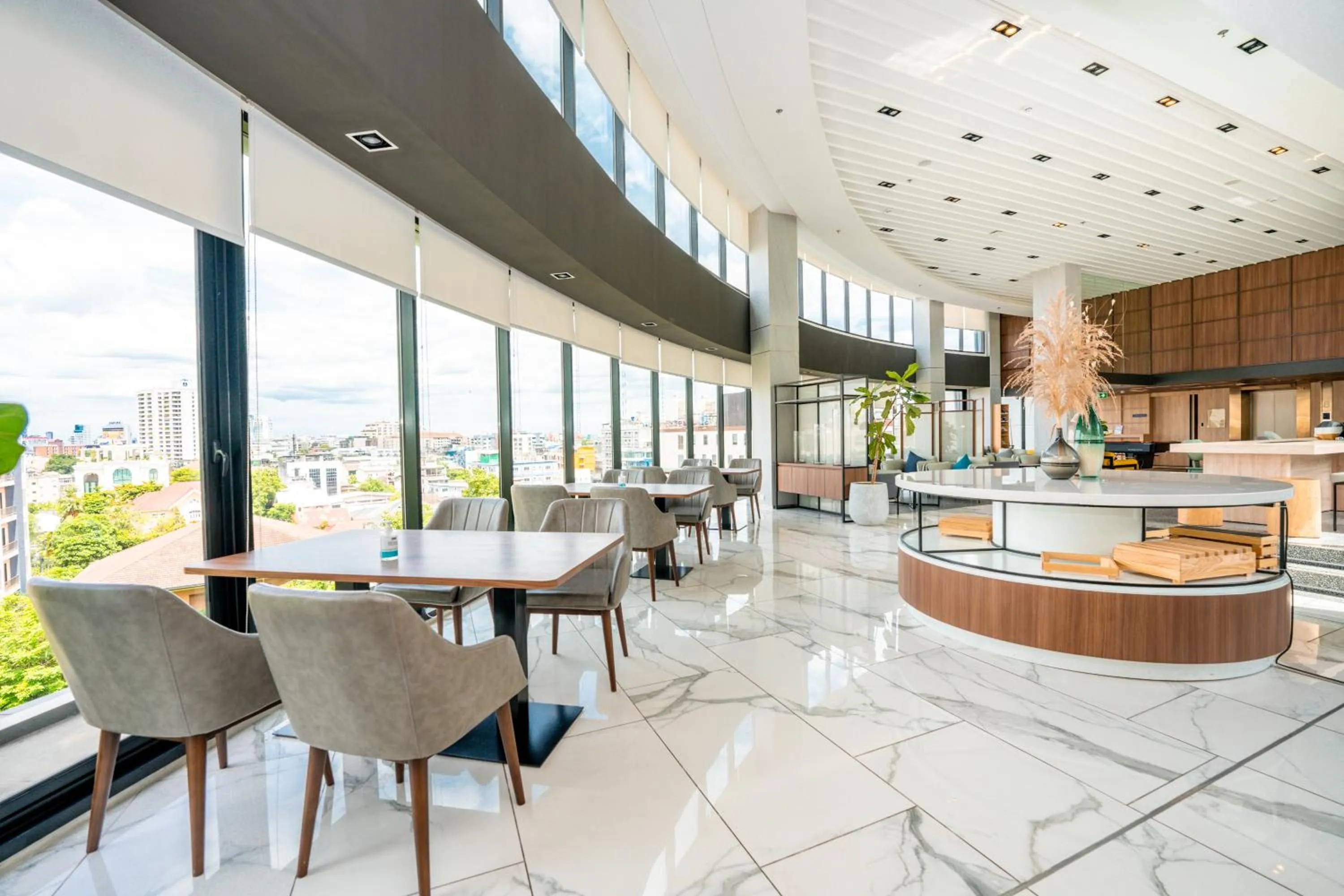 Restaurant/places to eat in Amanta Hotel & Residence Sathorn