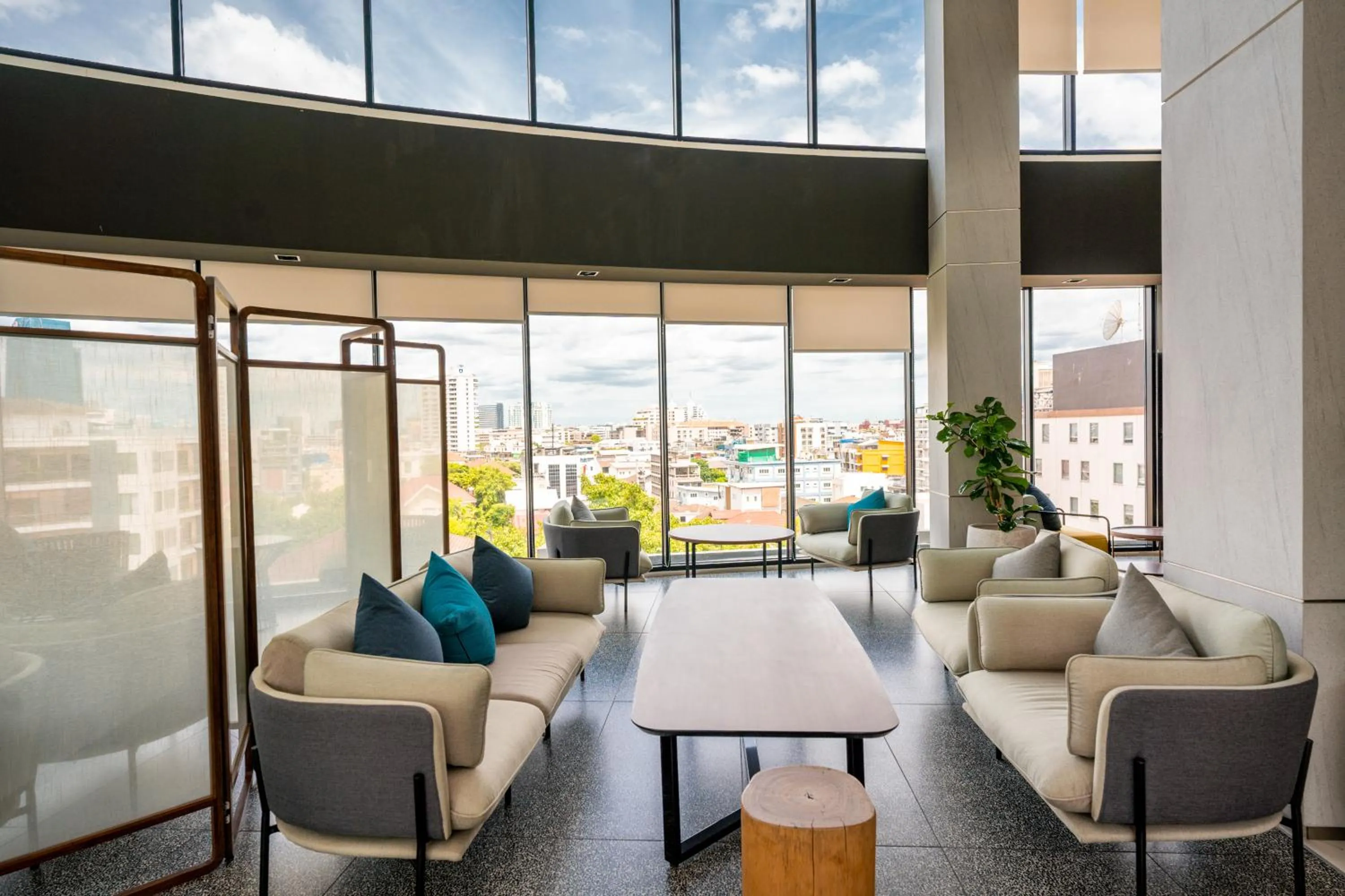 Lobby or reception in Amanta Hotel & Residence Sathorn