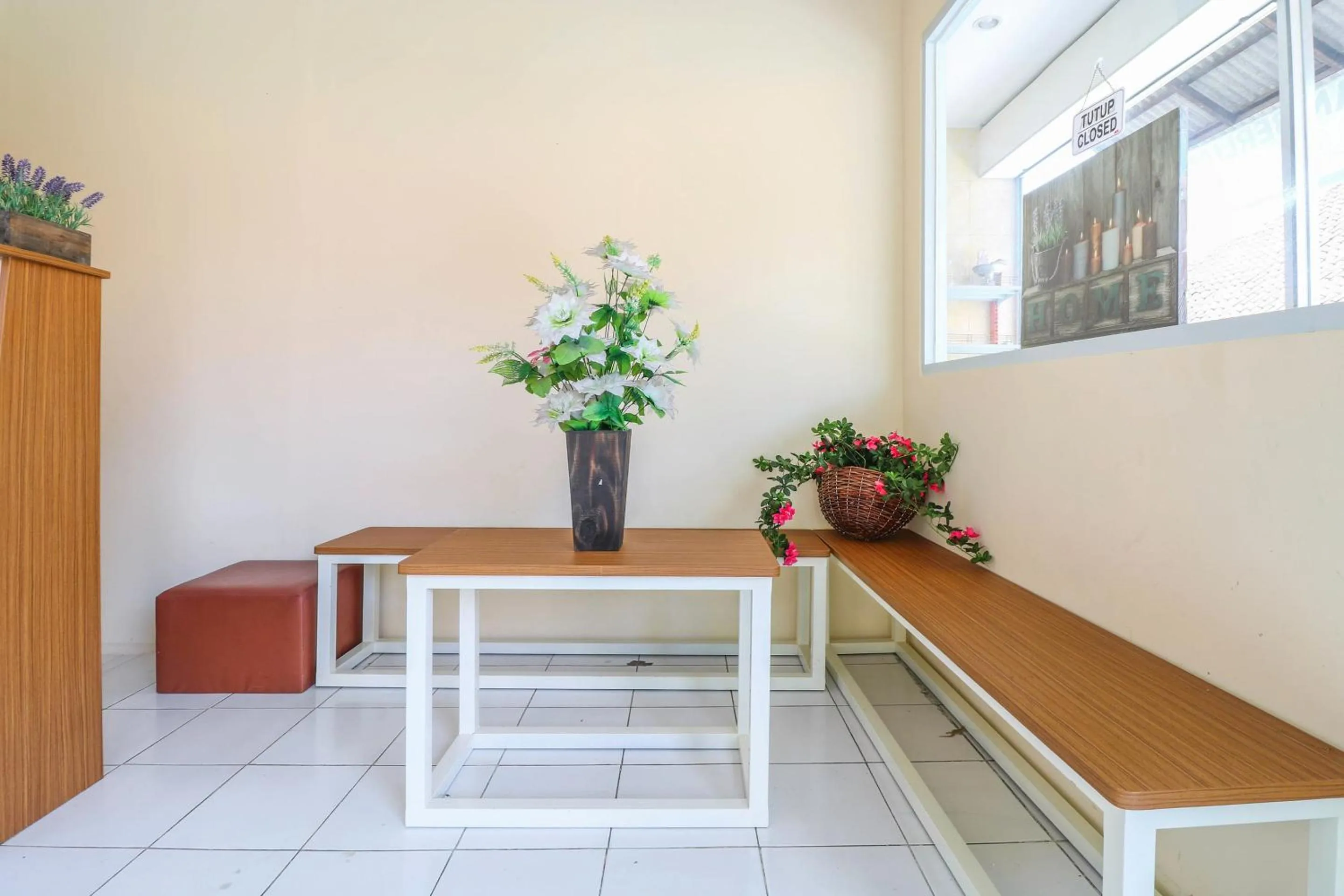 Lobby or reception in Hotel O Nan Berlian Inn