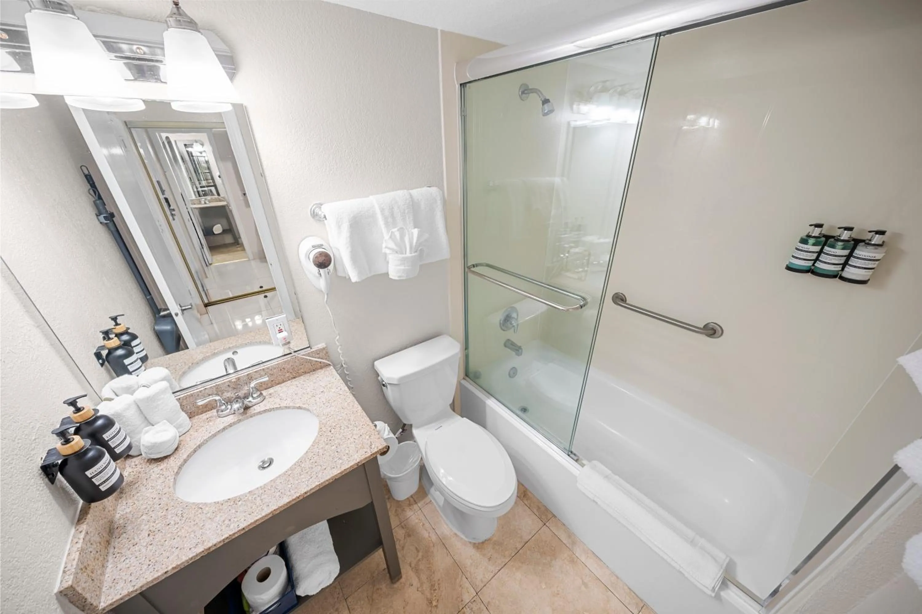 Shower in Boca Plaza