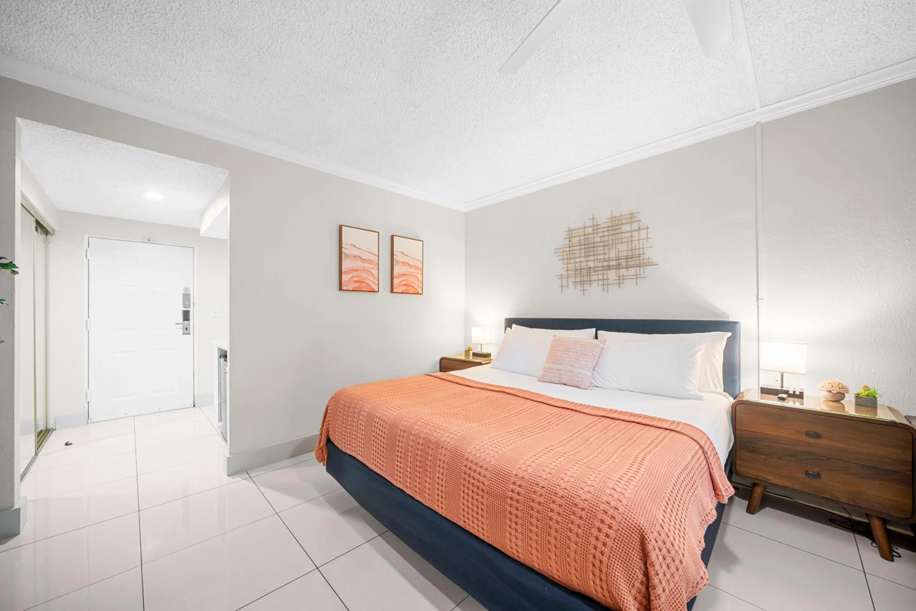 Photo of the whole room, Bed in Boca Plaza