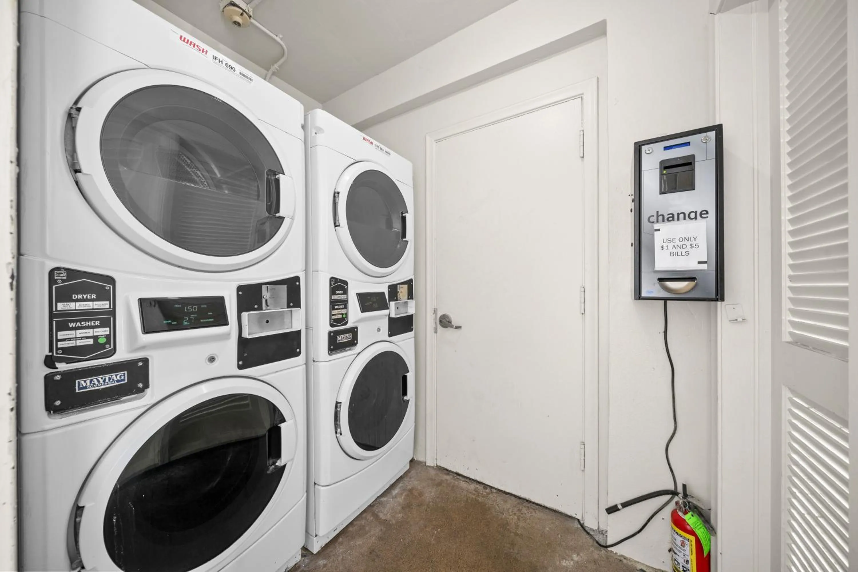 washing machine in Boca Plaza