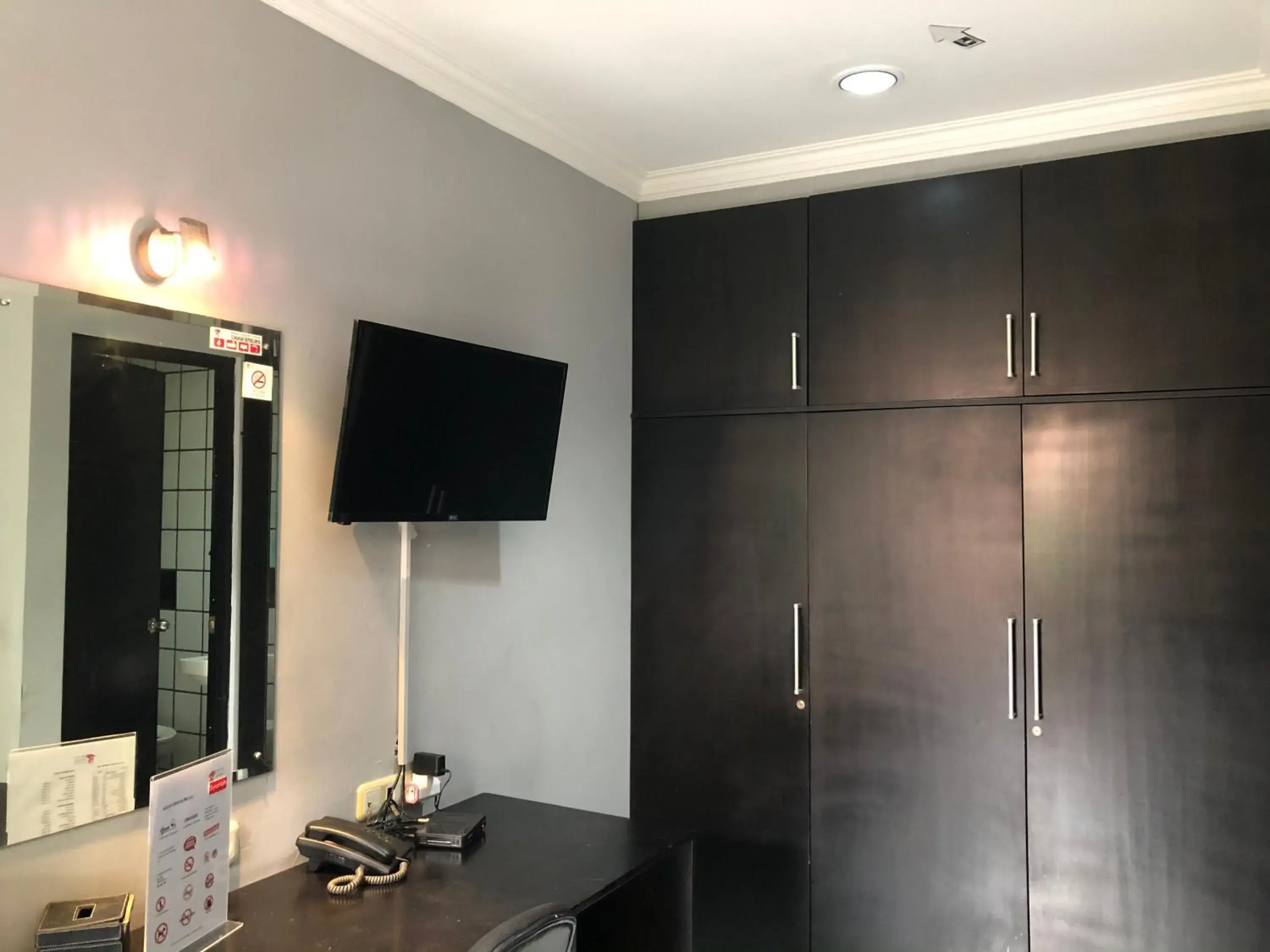 Twin Room in Griya Lebak Bulus Twin Room in Griya Lebak Bulus