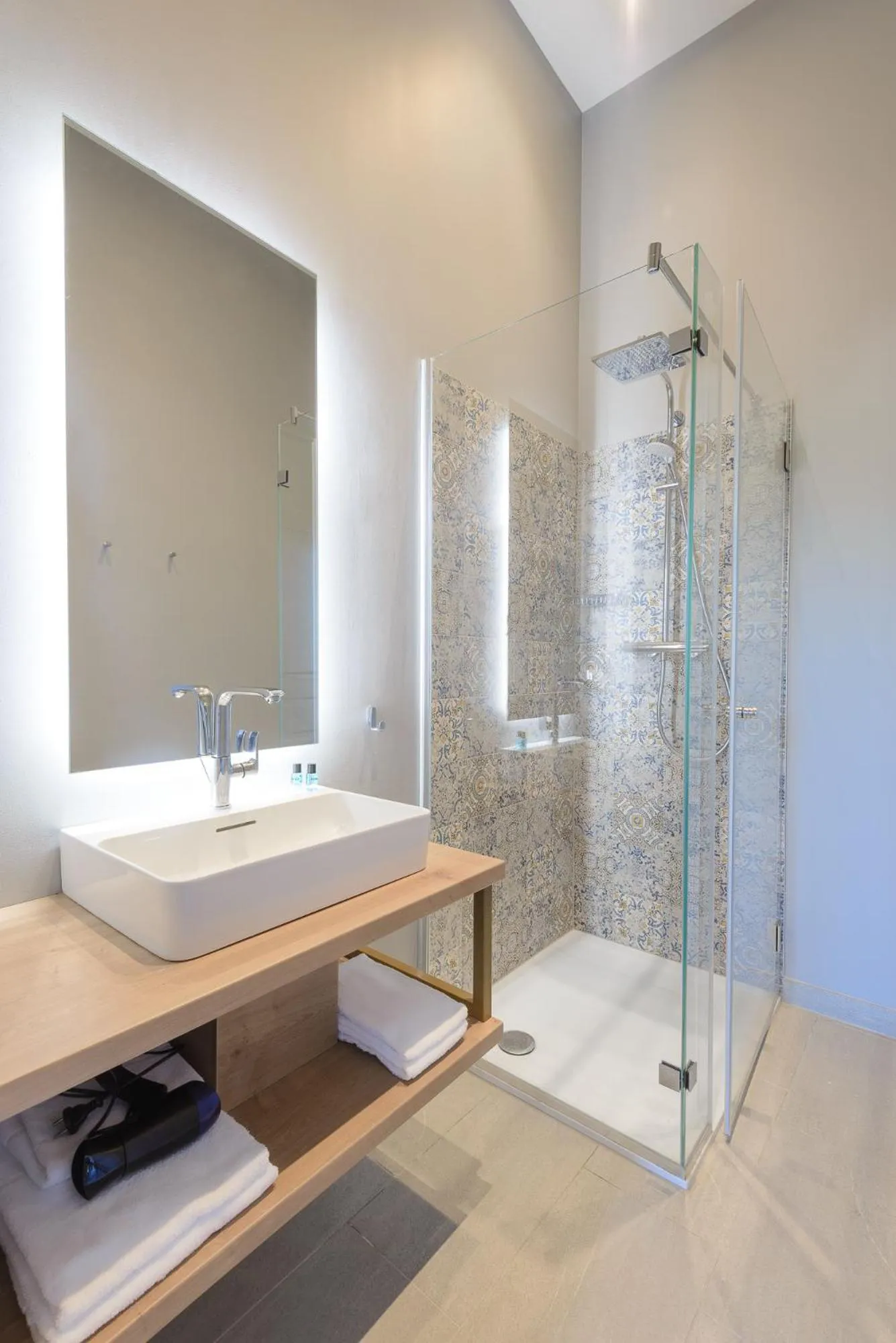 Apartment with Balcony in KH Opera Apartments