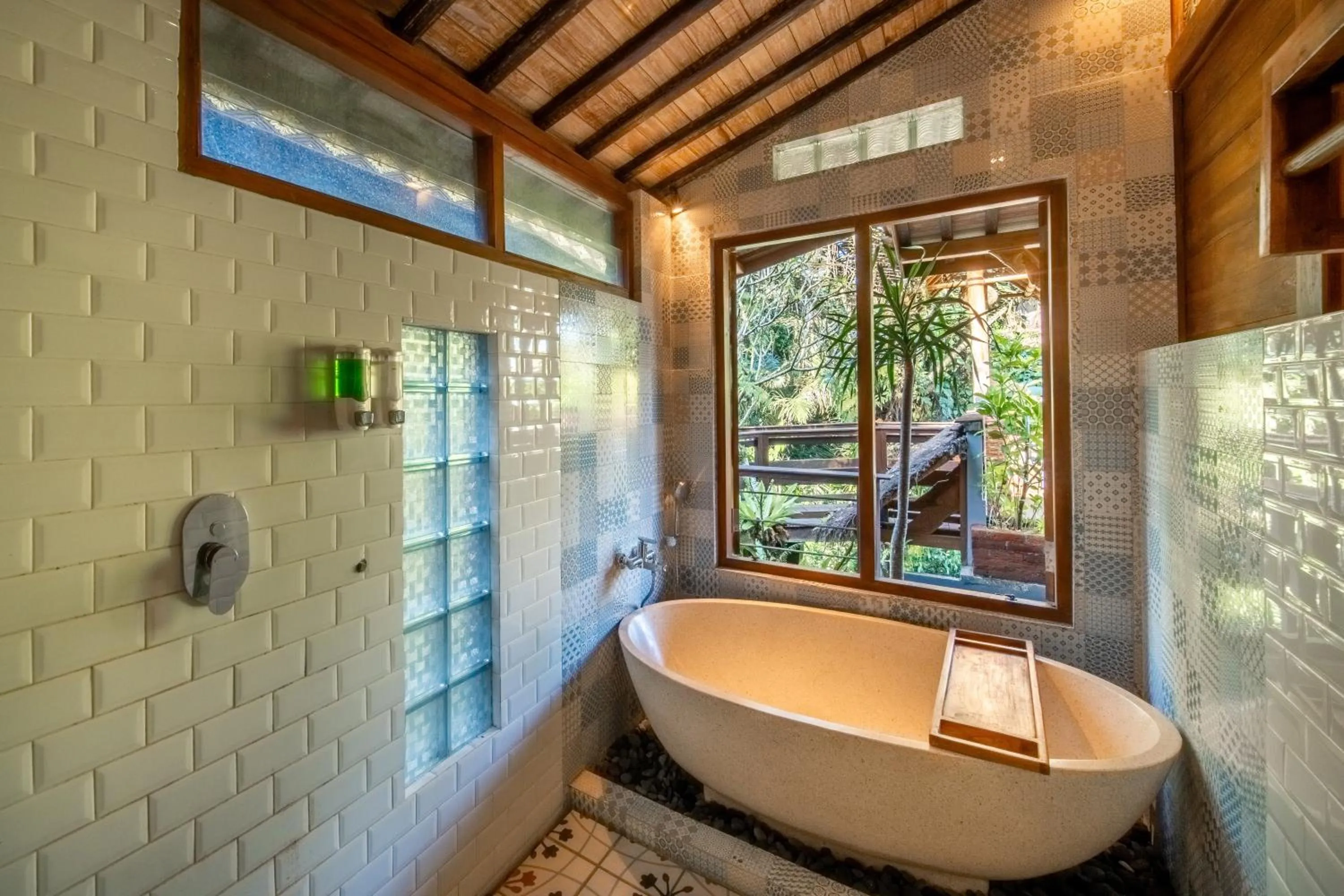 Shower in Parvati Retreat Villas