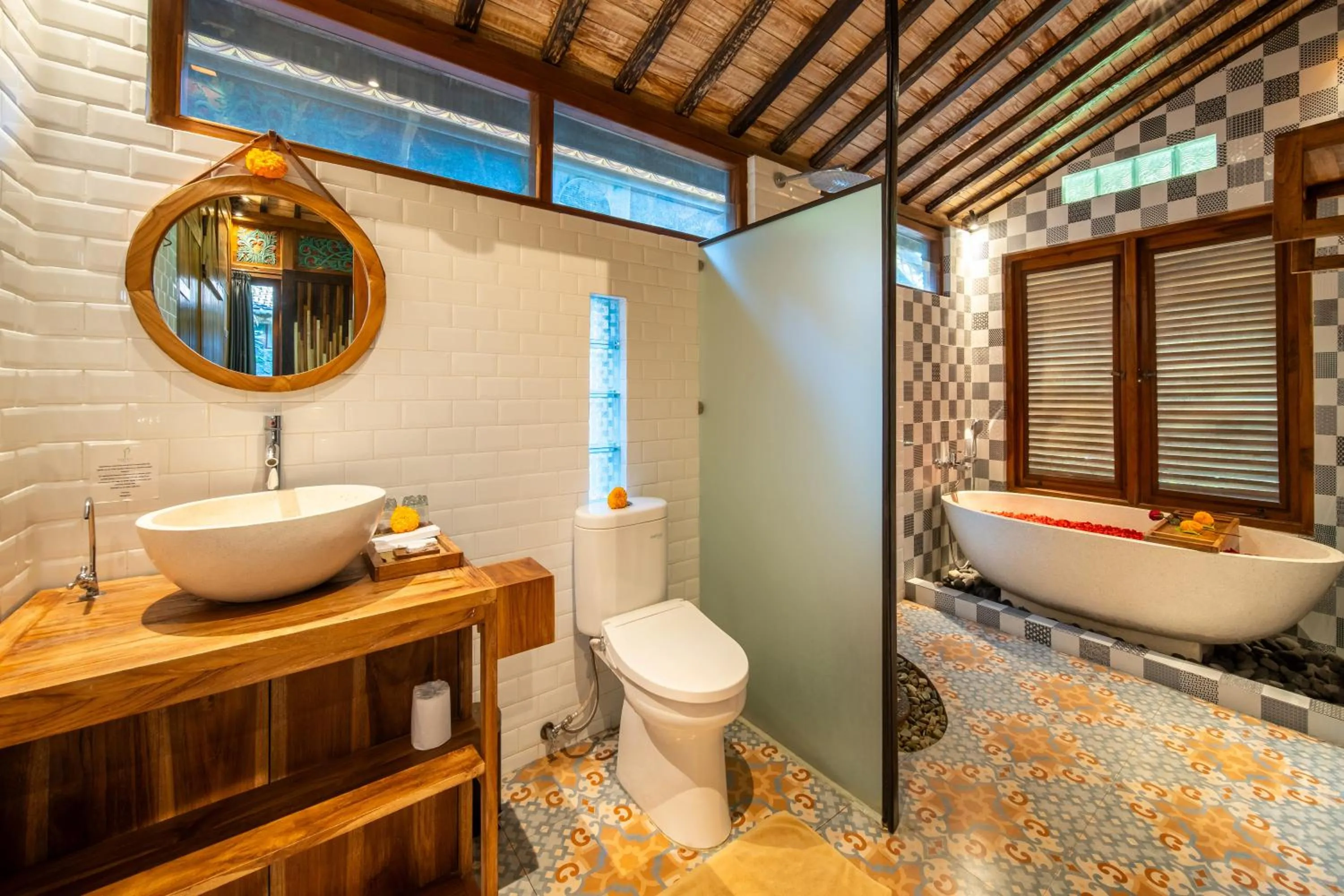 Shower in Parvati Retreat Villas