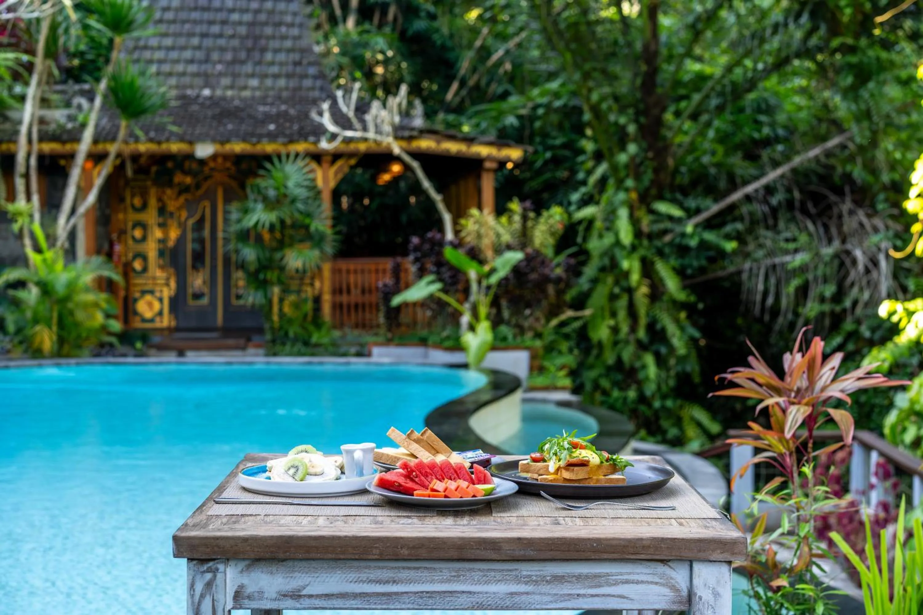 Breakfast in Parvati Retreat Villas