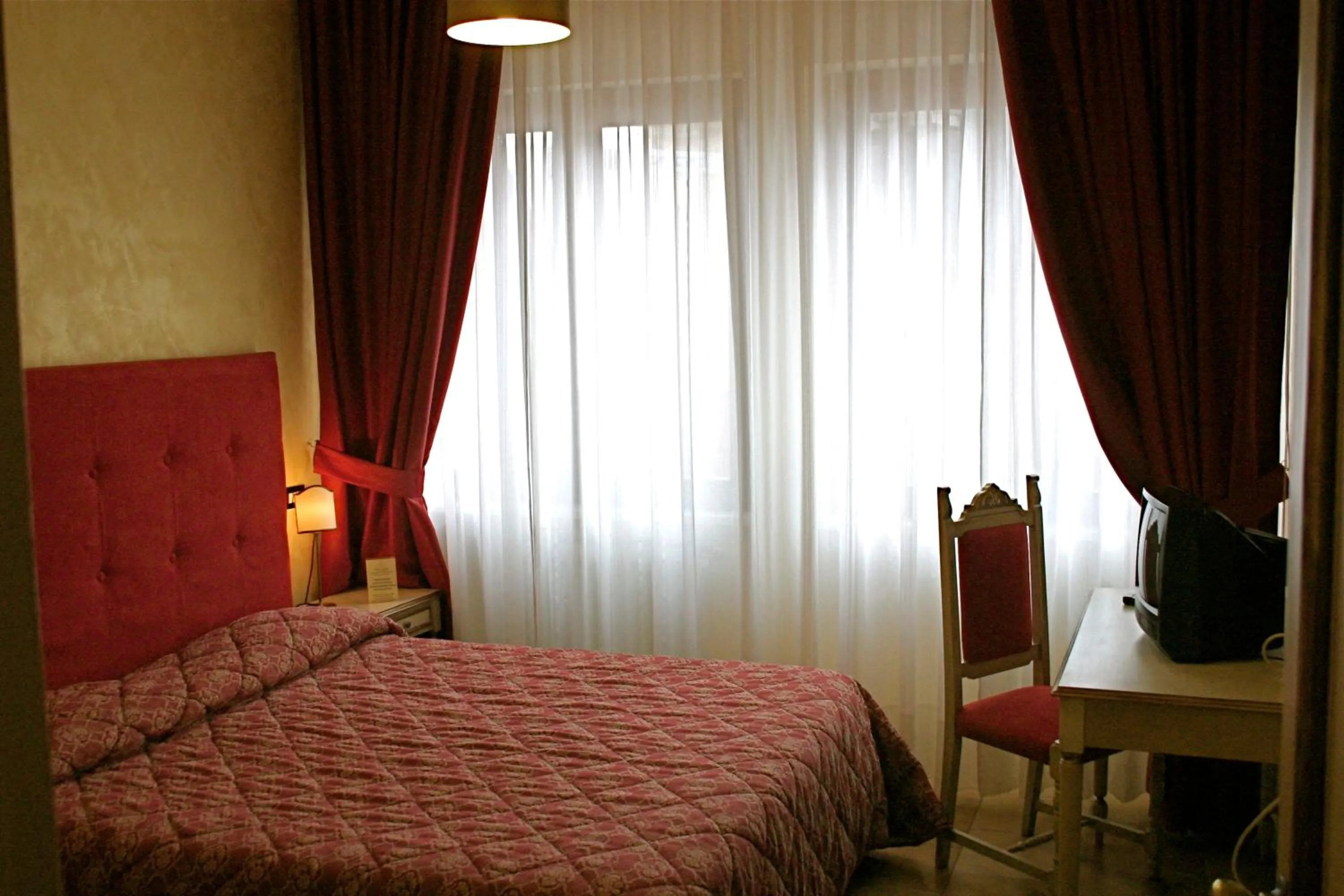 Bedroom, Bed in Hotel Fiordigigli