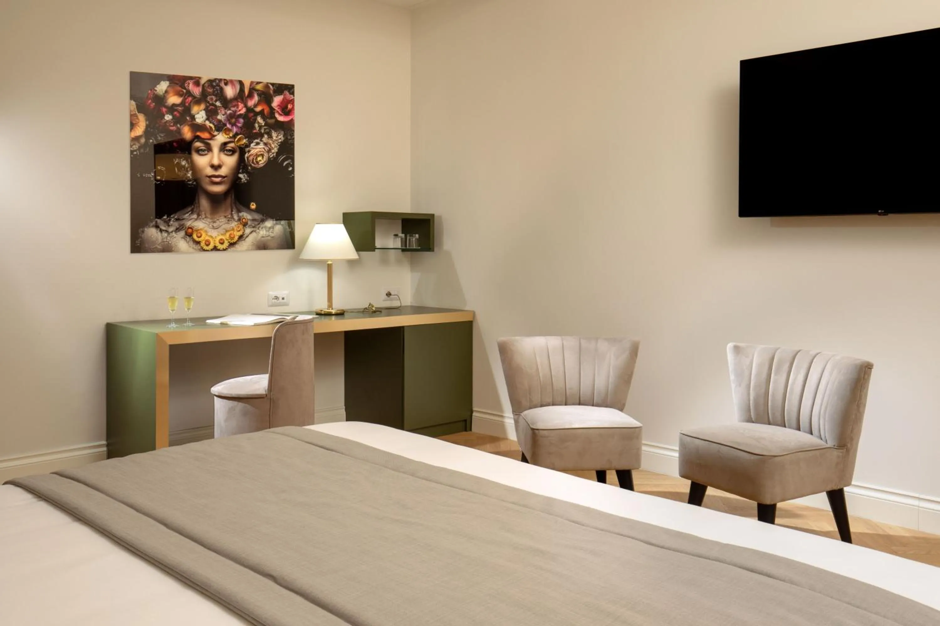 TV and multimedia, Bed in Spagna Luxury Rooms