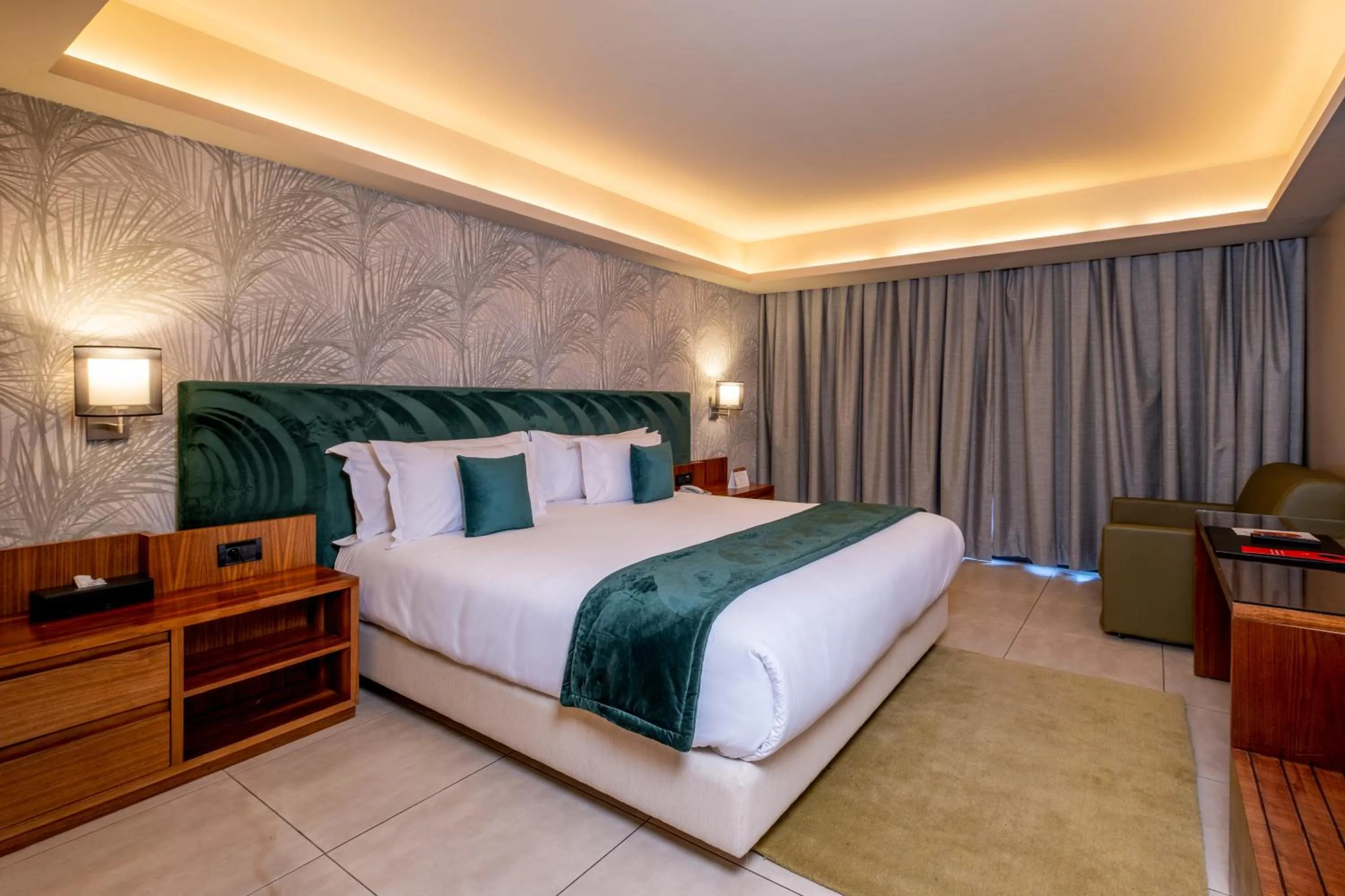 Bedroom, Bed in Kenzi Rose Garden