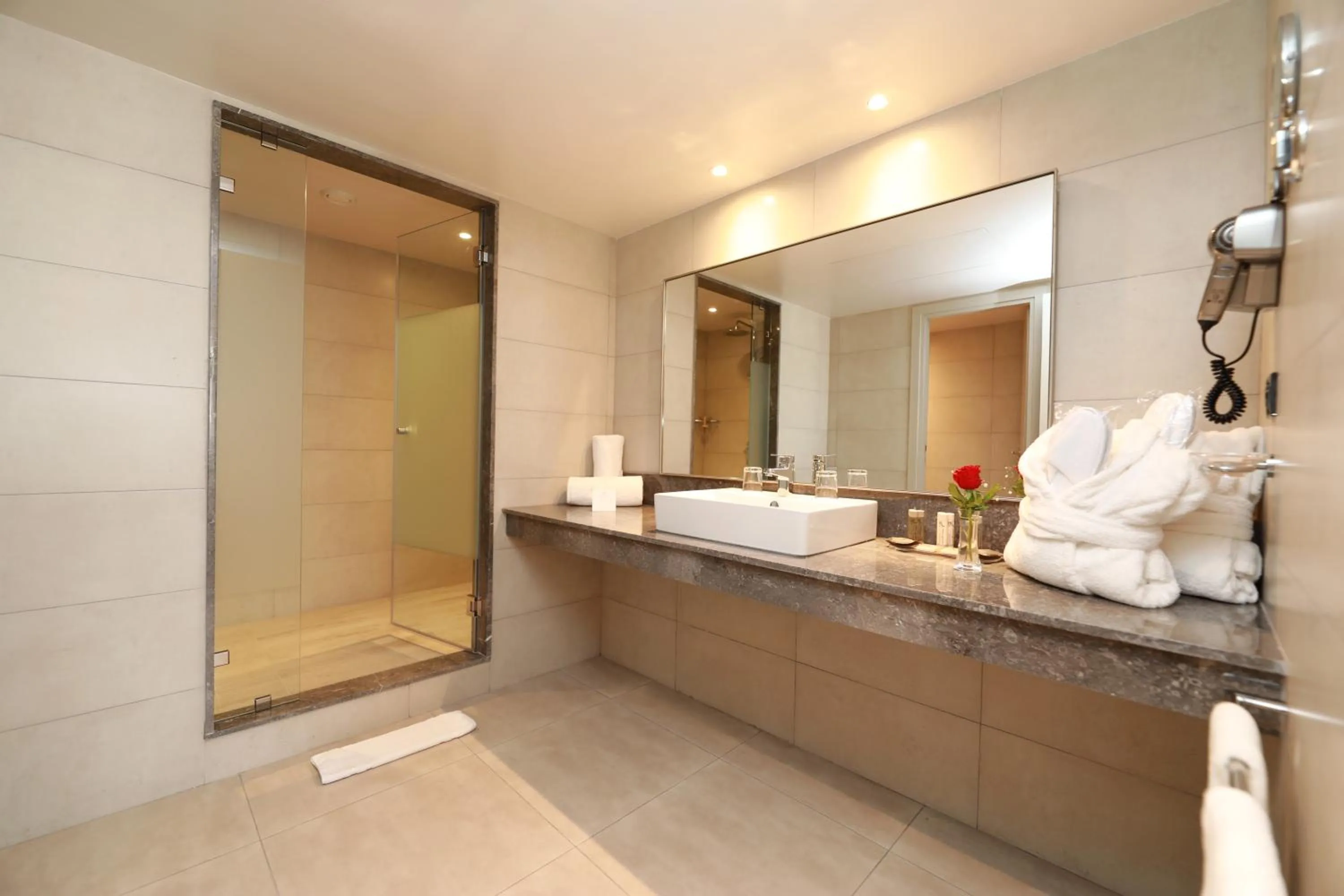 Bathroom in Kenzi Rose Garden