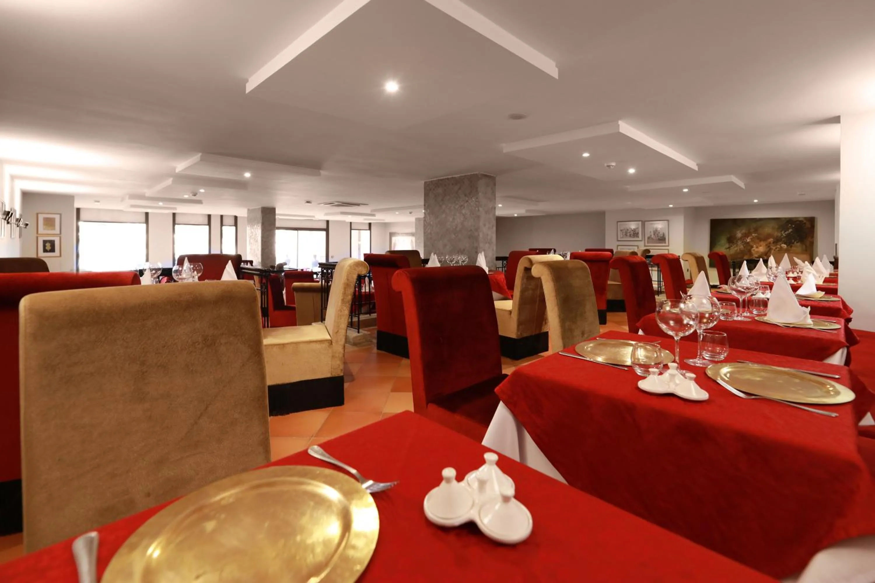 Restaurant/places to eat in Kenzi Rose Garden