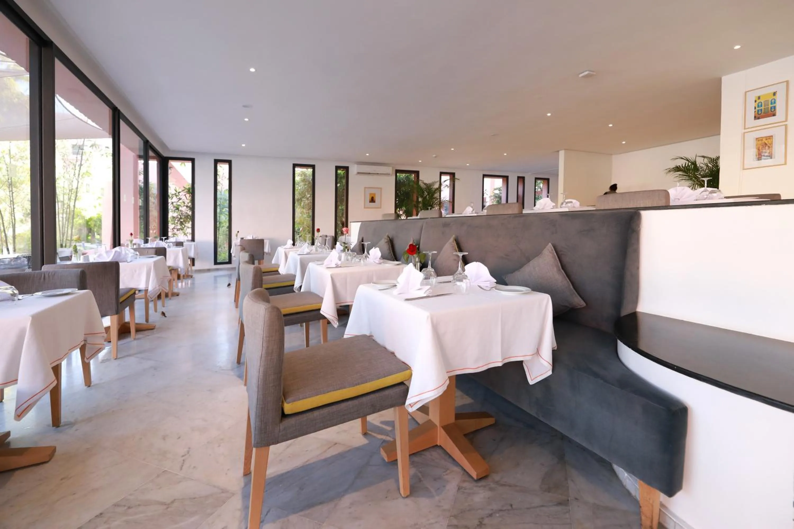 Restaurant/places to eat in Kenzi Rose Garden