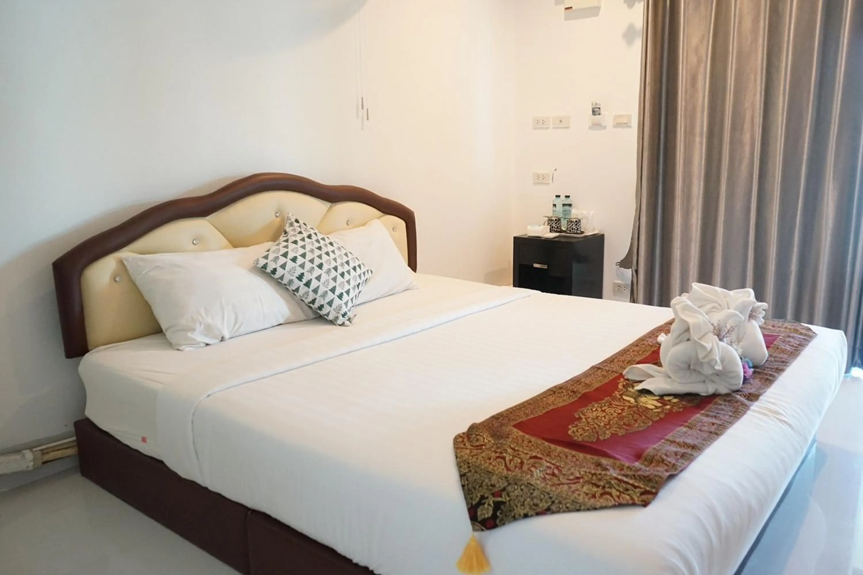 Bed in Chaiyai River Front Hotel