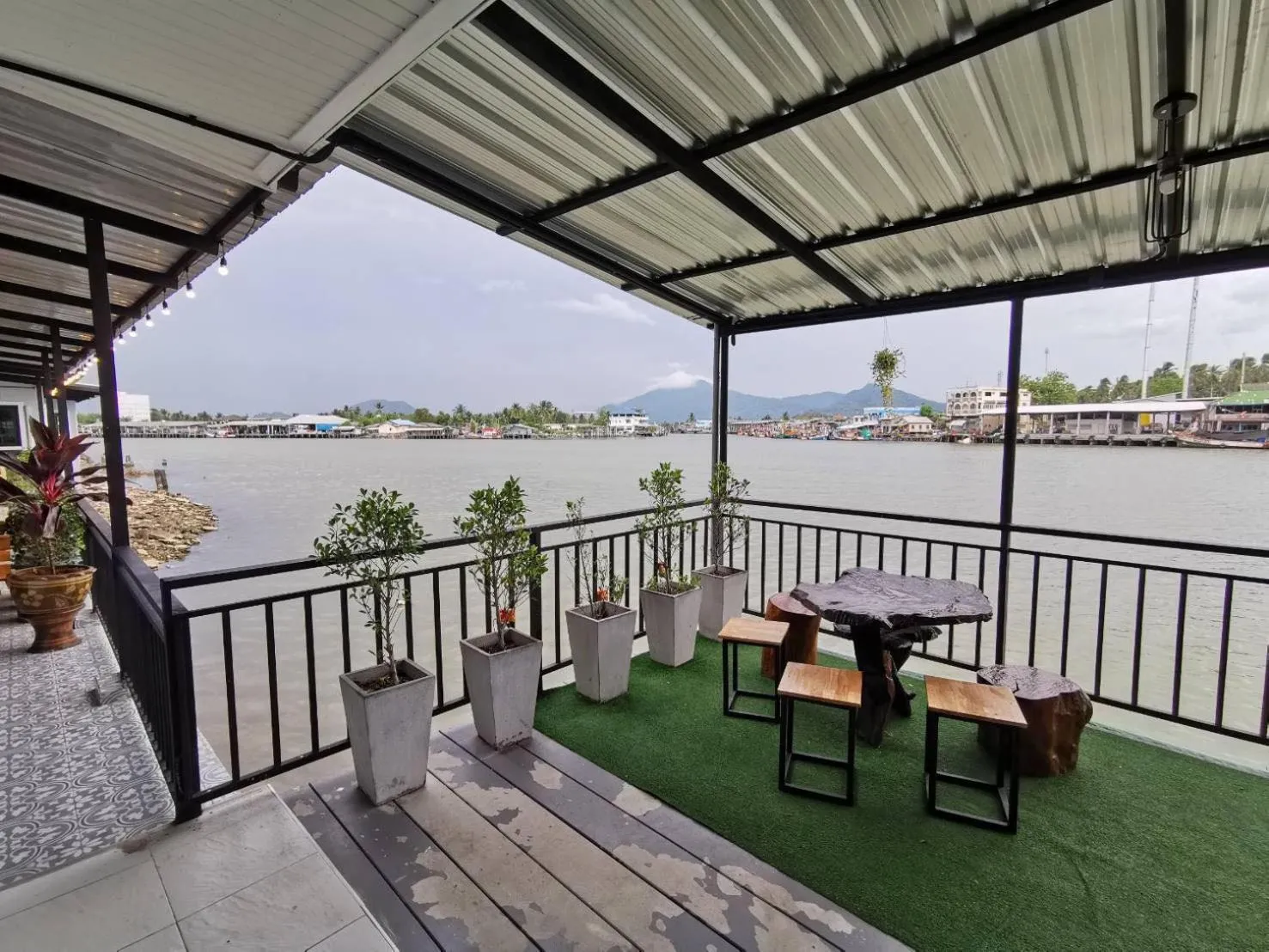 River view in Chaiyai River Front Hotel