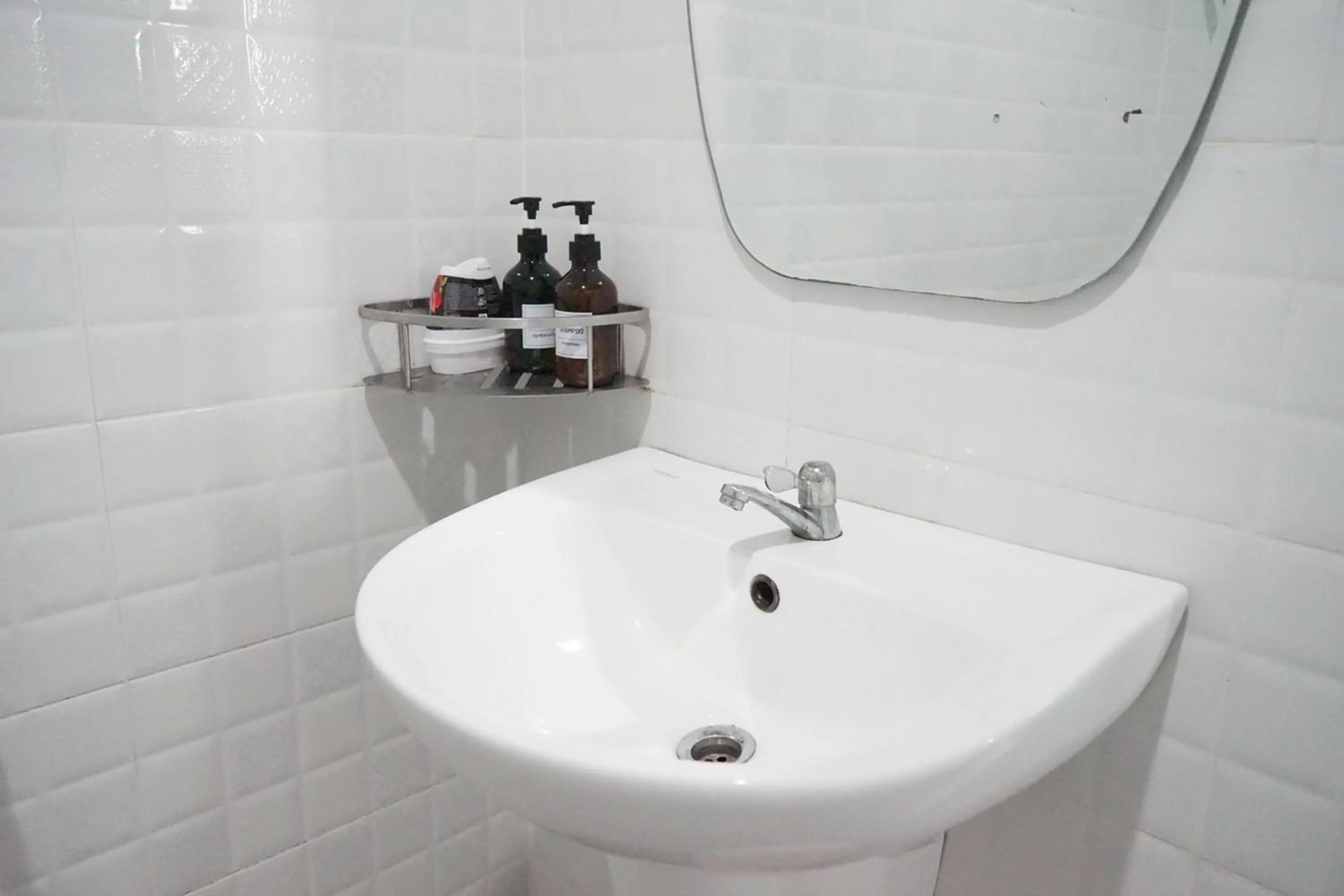 Bathroom in Chaiyai River Front Hotel