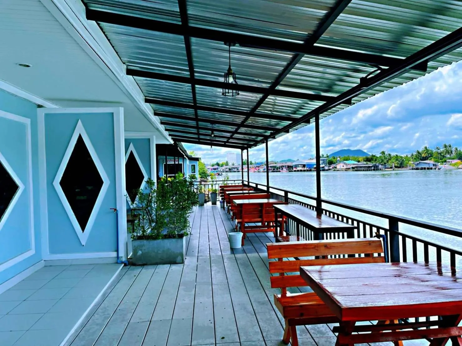 Patio in Chaiyai River Front Hotel