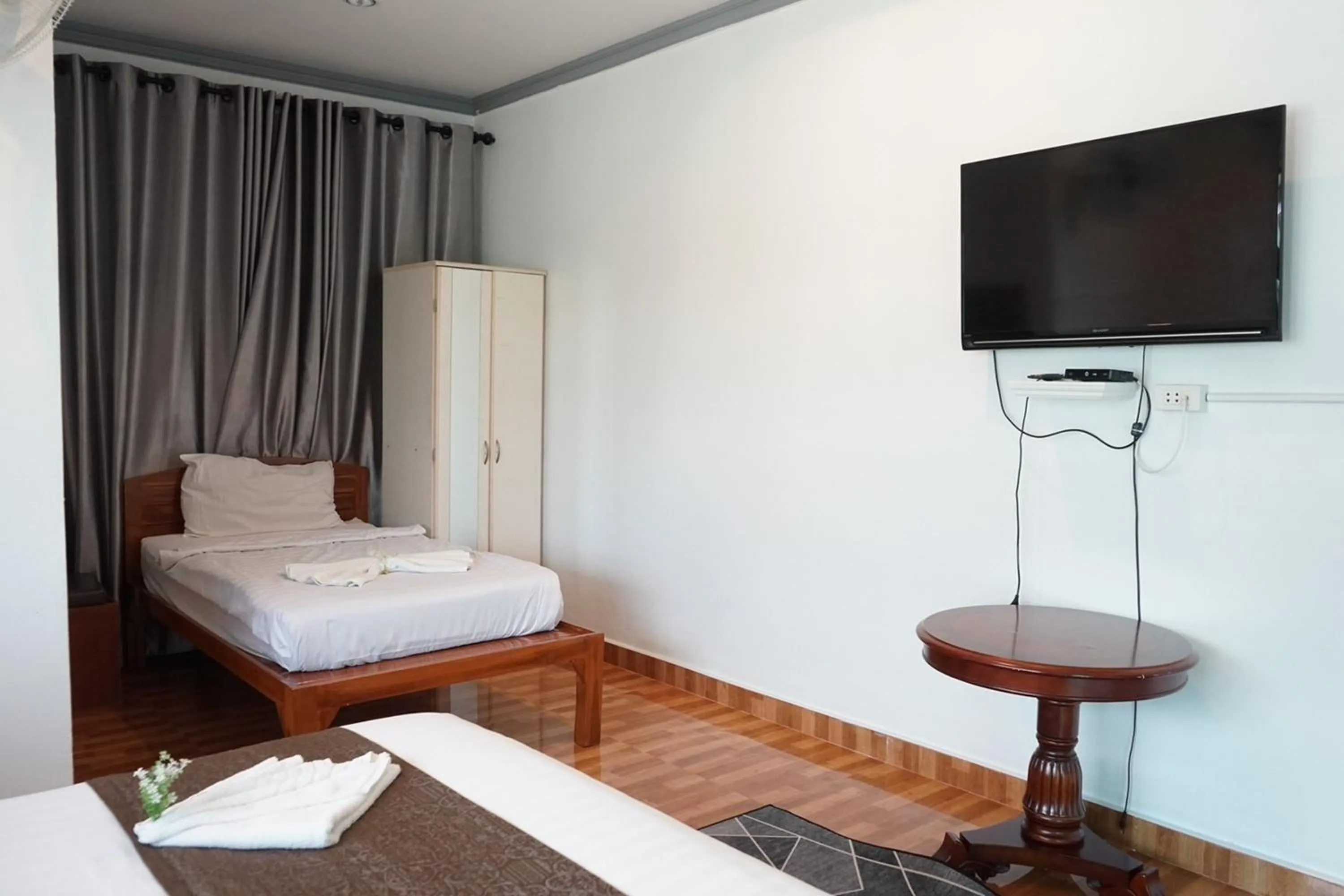 Bed in Chaiyai River Front Hotel