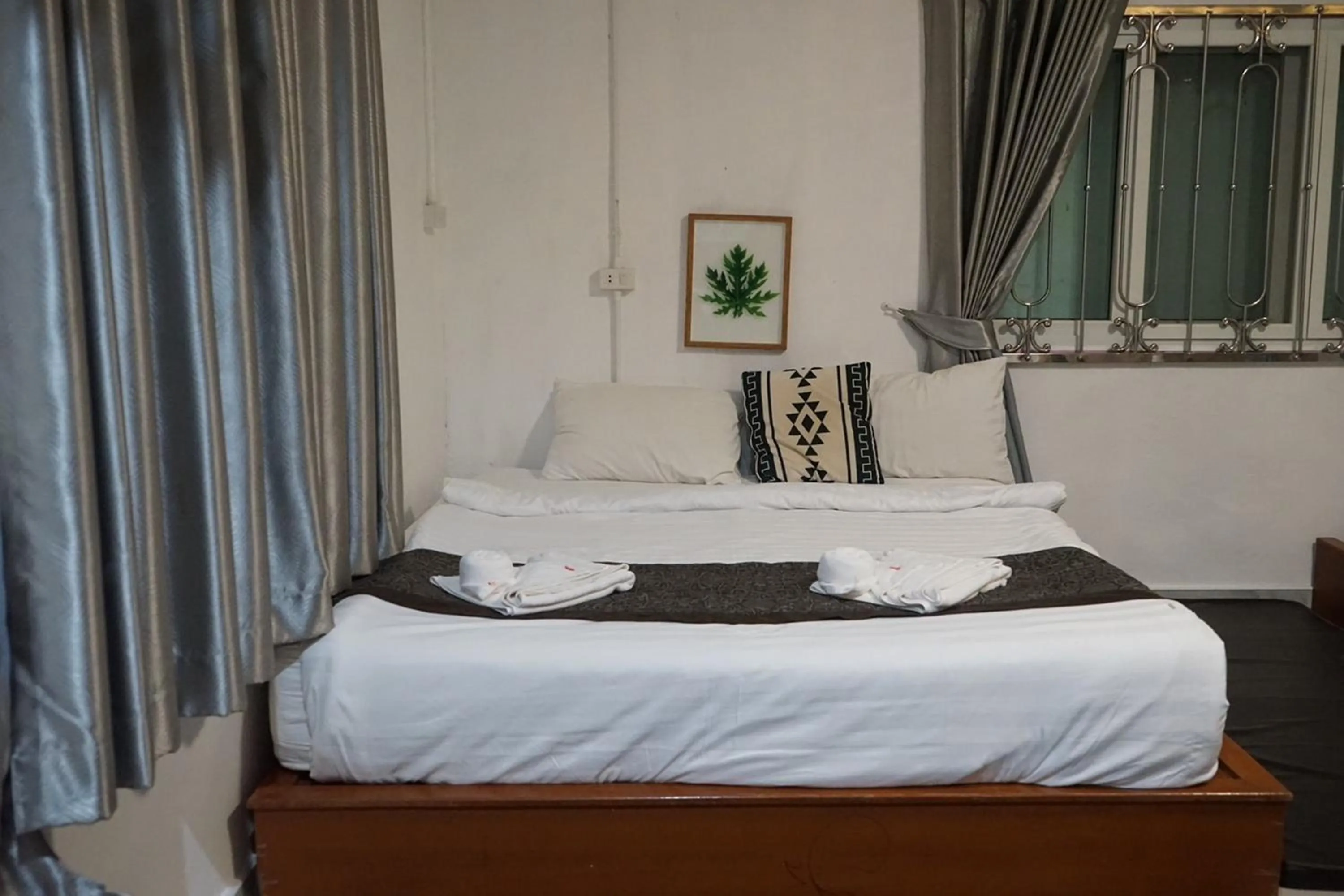 Bed in Chaiyai River Front Hotel