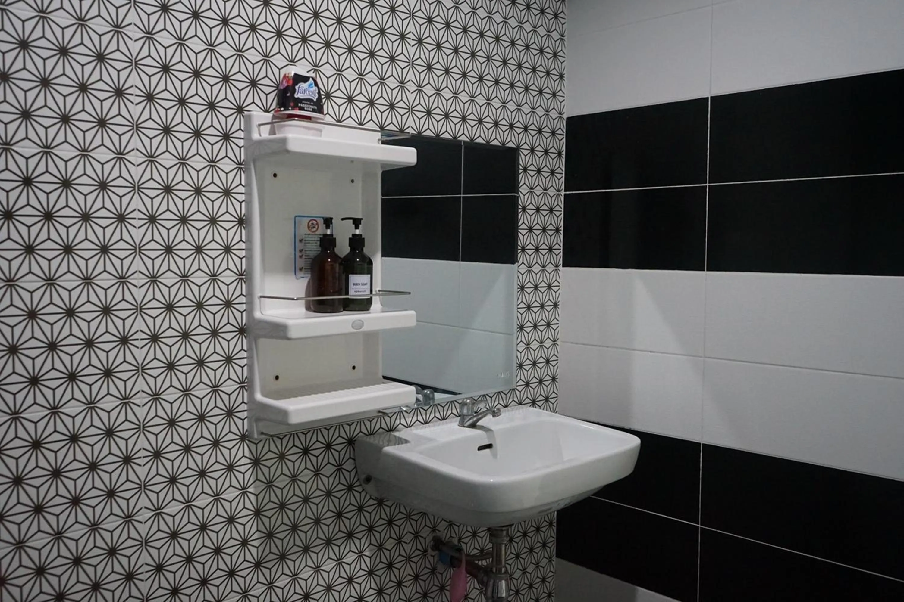 Shower in Chaiyai River Front Hotel