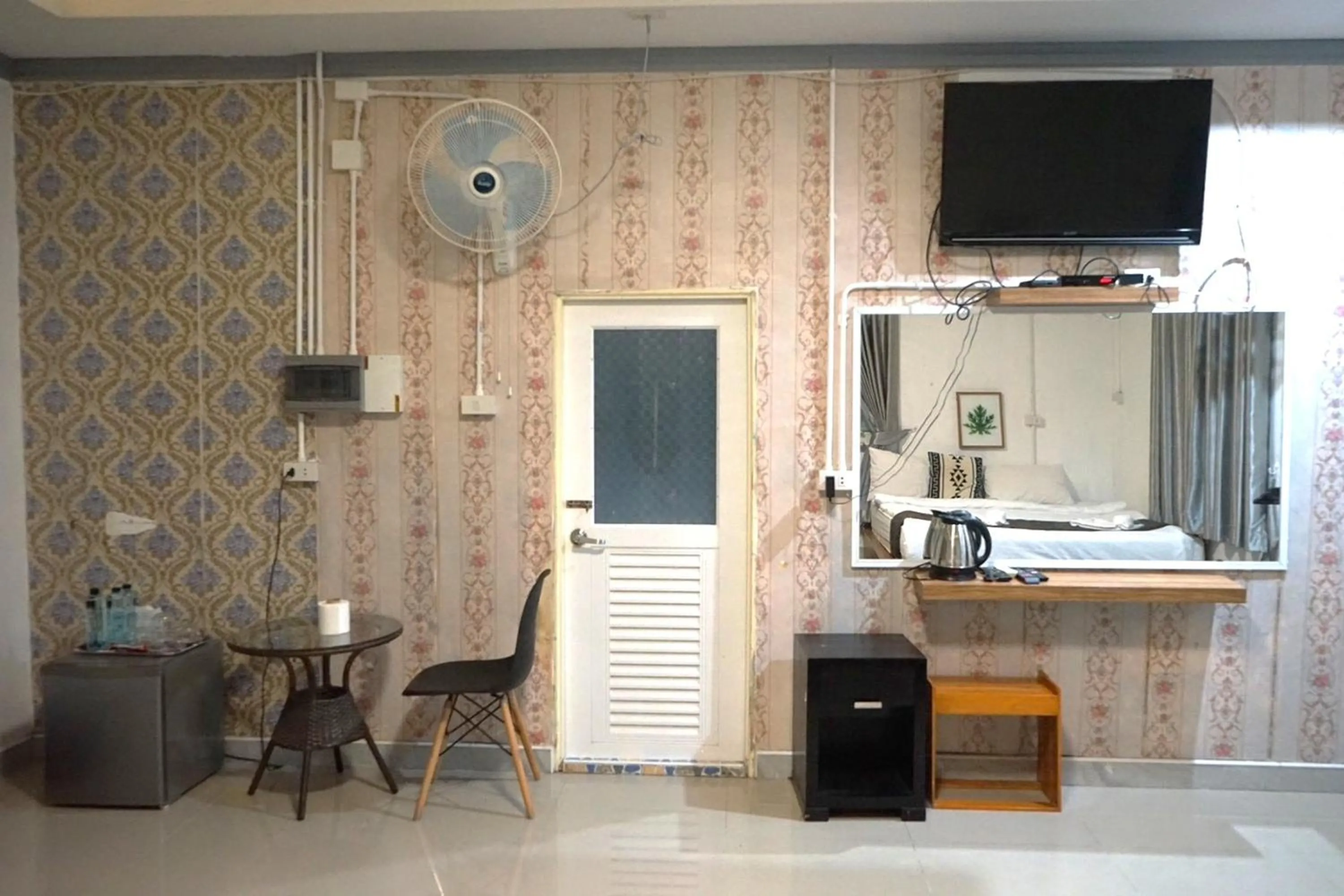 TV and multimedia in Chaiyai River Front Hotel